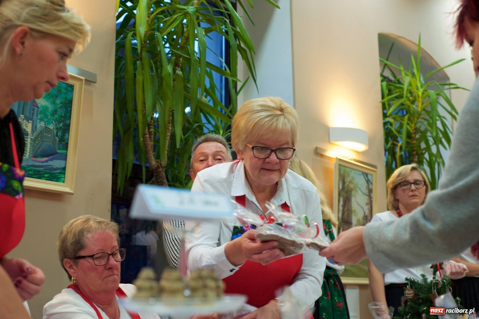 Zdjęcie w galerii na portalu naszraciborz.pl: Na świątecznym kiermaszu w Tworkowie wiadomości z regionu