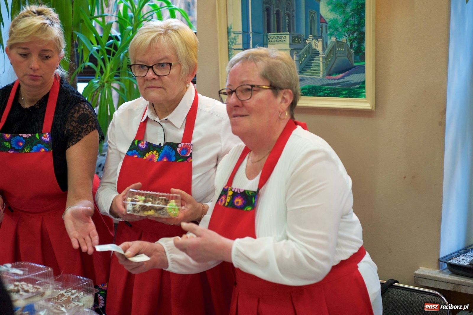 Zdjęcie w galerii na portalu naszraciborz.pl: Na świątecznym kiermaszu w Tworkowie wiadomości z regionu