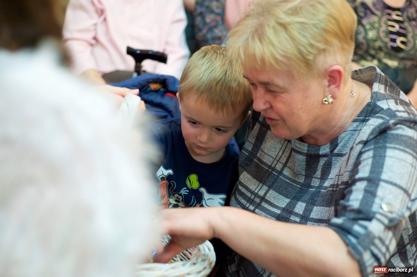 Zdjęcie w galerii na portalu naszraciborz.pl: Na świątecznym kiermaszu w Tworkowie wiadomości z regionu
