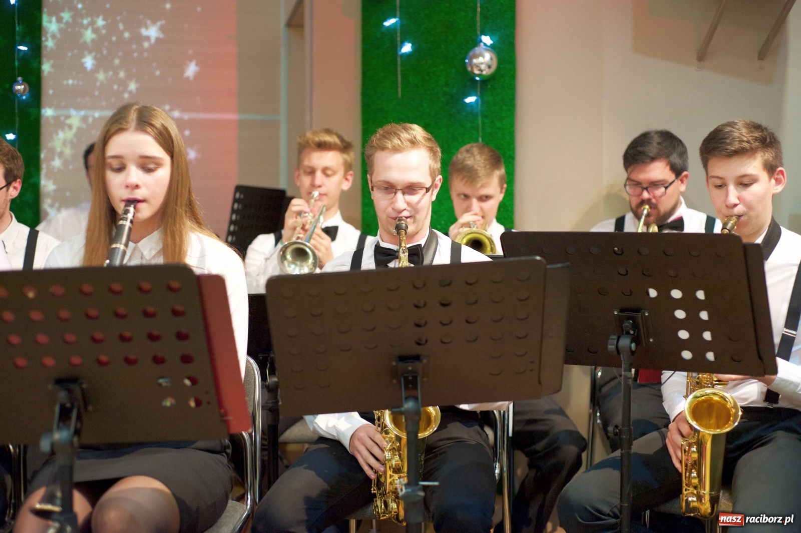 Zdjęcie w galerii na portalu naszraciborz.pl: Na świątecznym kiermaszu w Tworkowie wiadomości z regionu