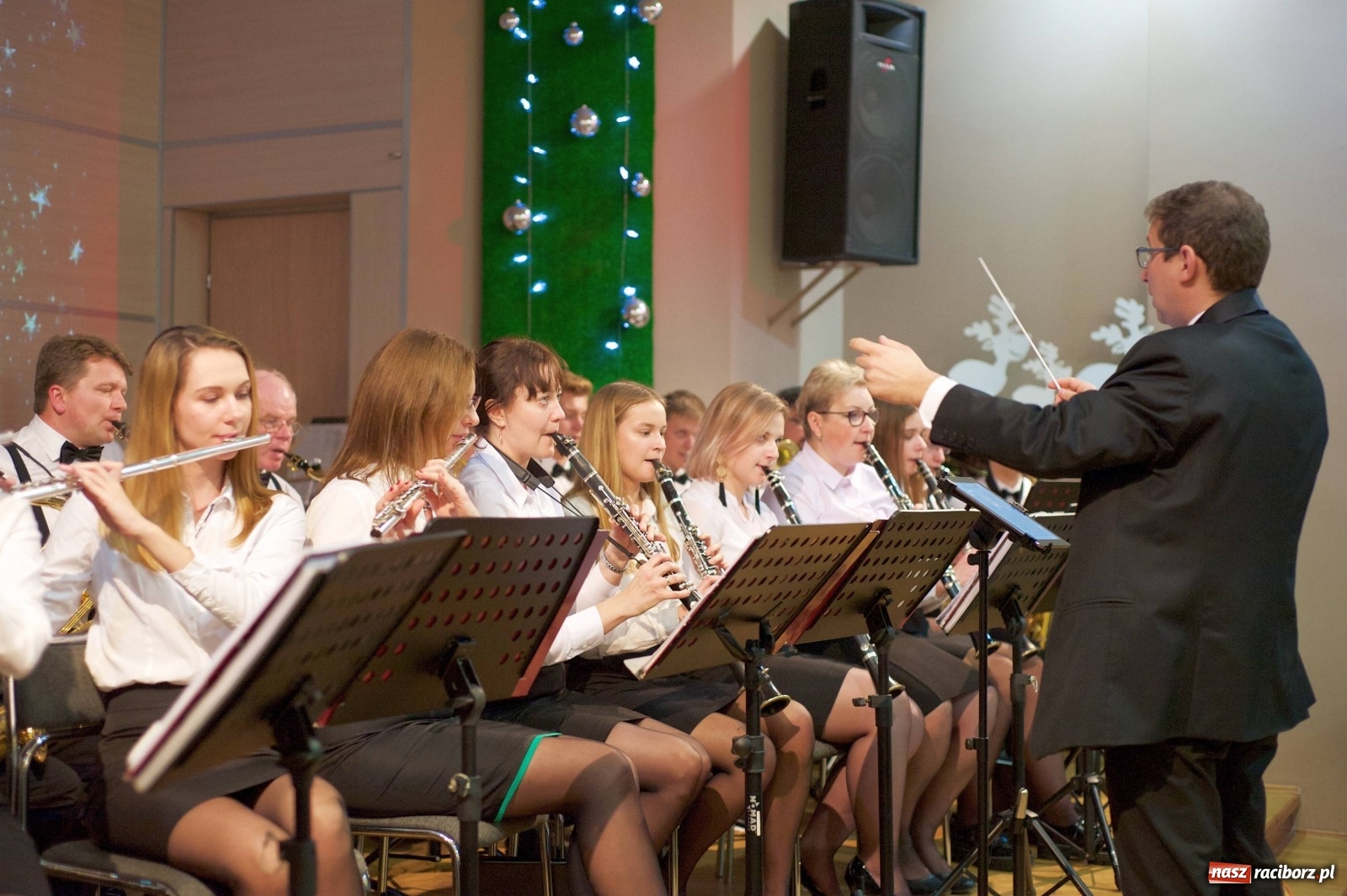 Zdjęcie w galerii na portalu naszraciborz.pl: Na świątecznym kiermaszu w Tworkowie wiadomości z regionu