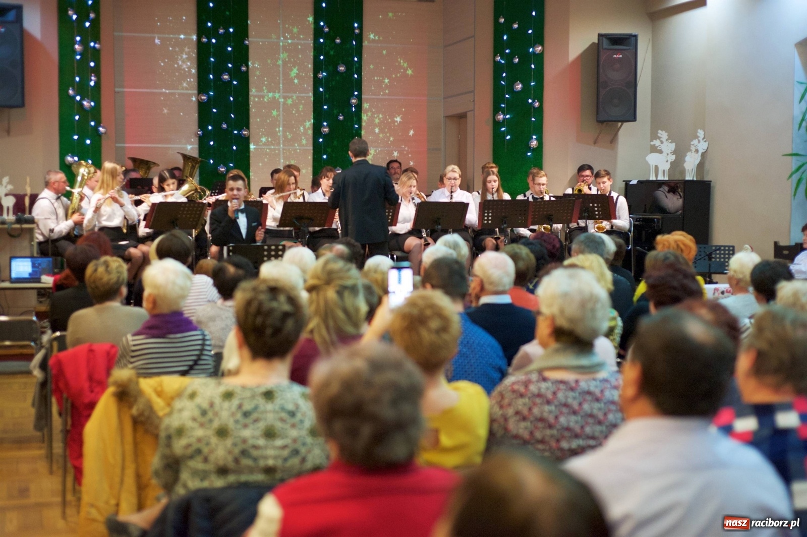Zdjęcie w galerii na portalu naszraciborz.pl: Na świątecznym kiermaszu w Tworkowie wiadomości z regionu