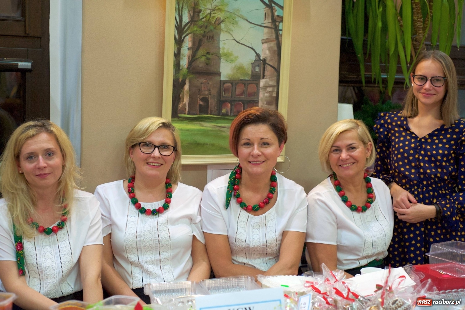 Zdjęcie w galerii na portalu naszraciborz.pl: Na świątecznym kiermaszu w Tworkowie wiadomości z regionu