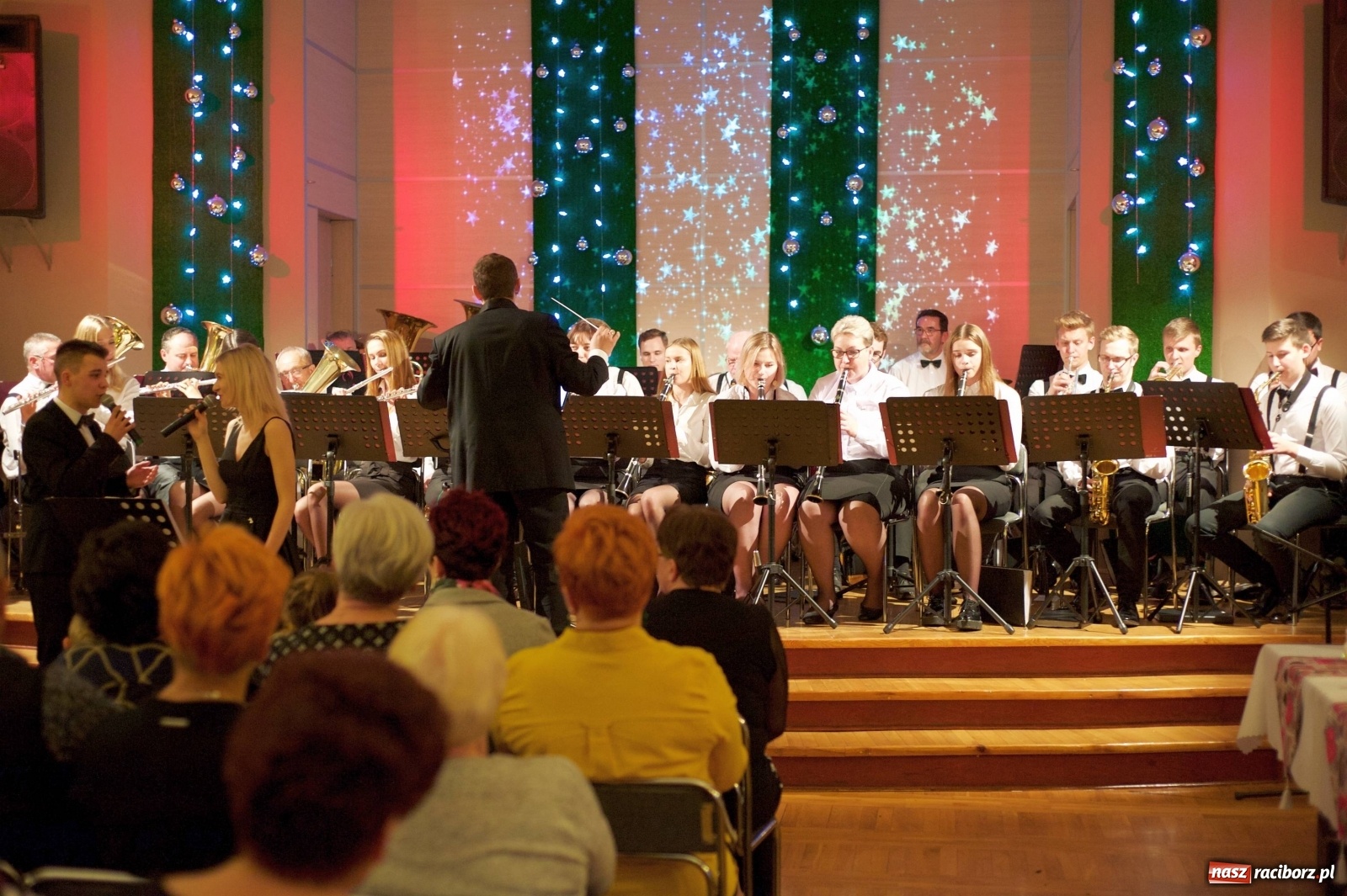 Zdjęcie w galerii na portalu naszraciborz.pl: Na świątecznym kiermaszu w Tworkowie wiadomości z regionu