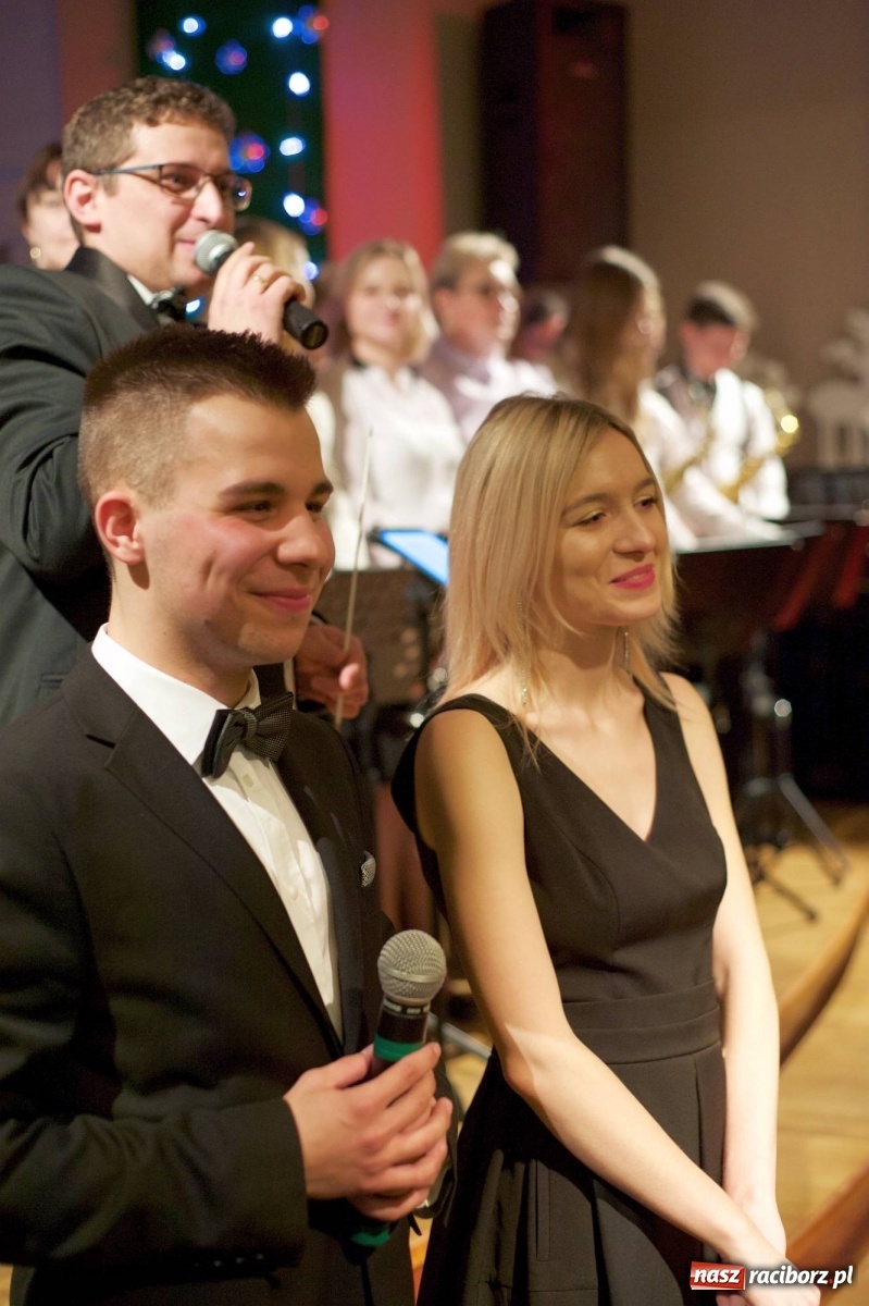 Zdjęcie w galerii na portalu naszraciborz.pl: Na świątecznym kiermaszu w Tworkowie wiadomości z regionu