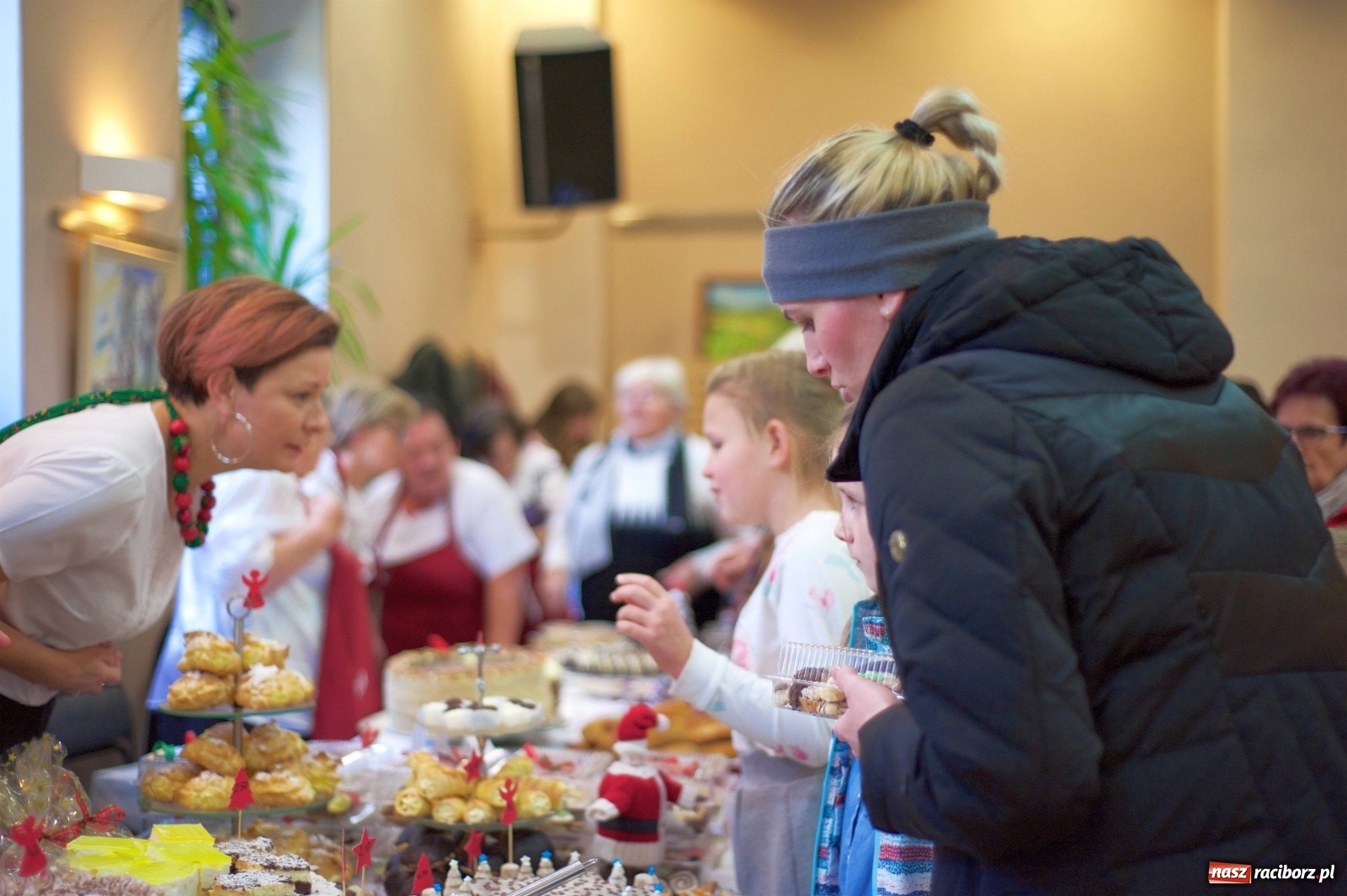 Zdjęcie w galerii na portalu naszraciborz.pl: Na świątecznym kiermaszu w Tworkowie wiadomości z regionu