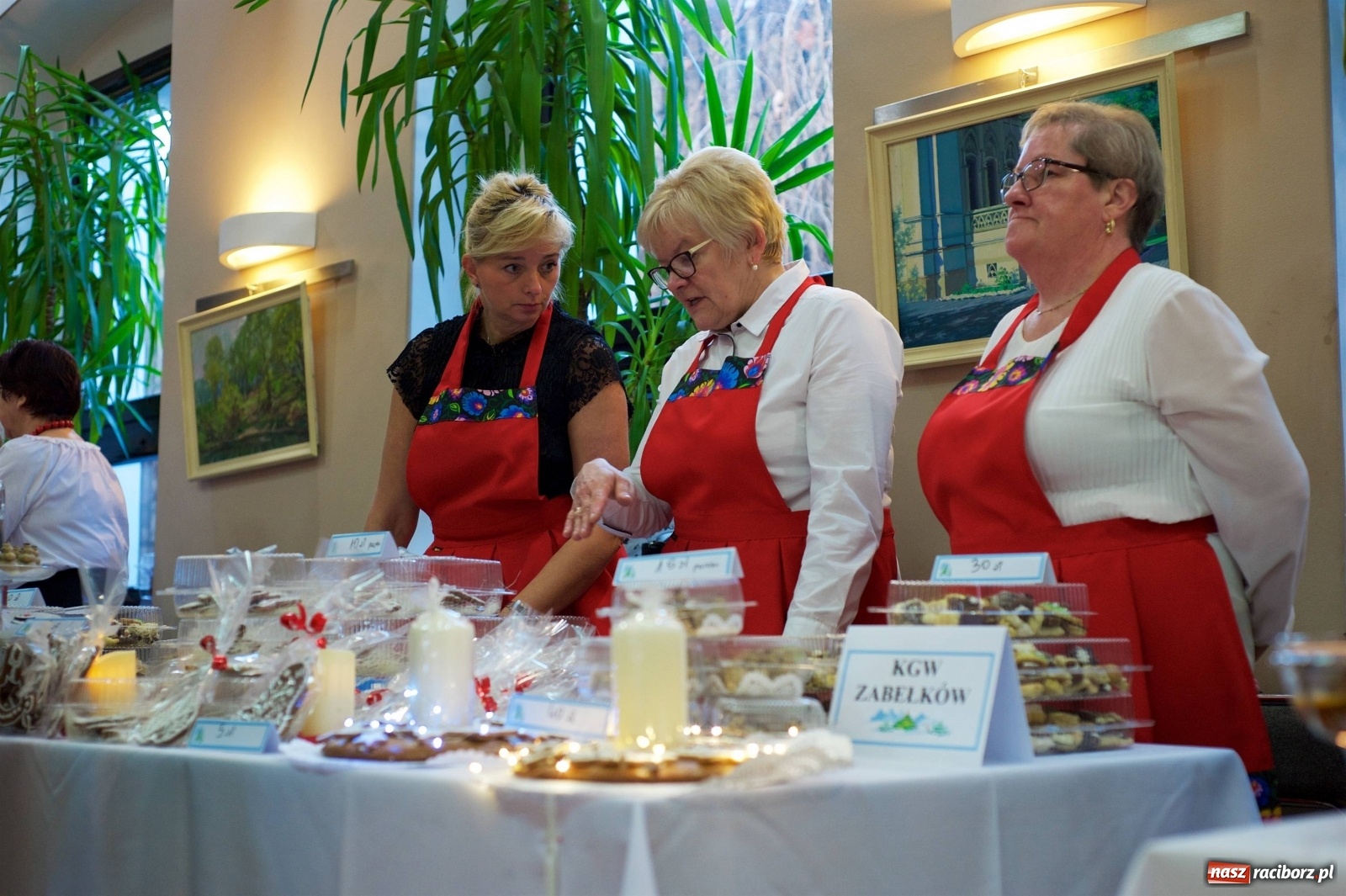 Zdjęcie w galerii na portalu naszraciborz.pl: Na świątecznym kiermaszu w Tworkowie wiadomości z regionu
