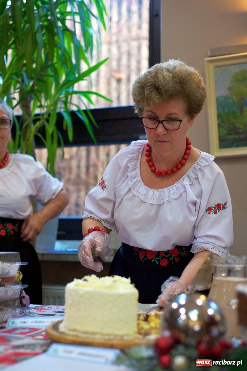 Zdjęcie w galerii na portalu naszraciborz.pl: Na świątecznym kiermaszu w Tworkowie wiadomości z regionu