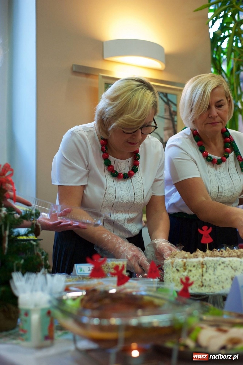 Zdjęcie w galerii na portalu naszraciborz.pl: Na świątecznym kiermaszu w Tworkowie wiadomości z regionu