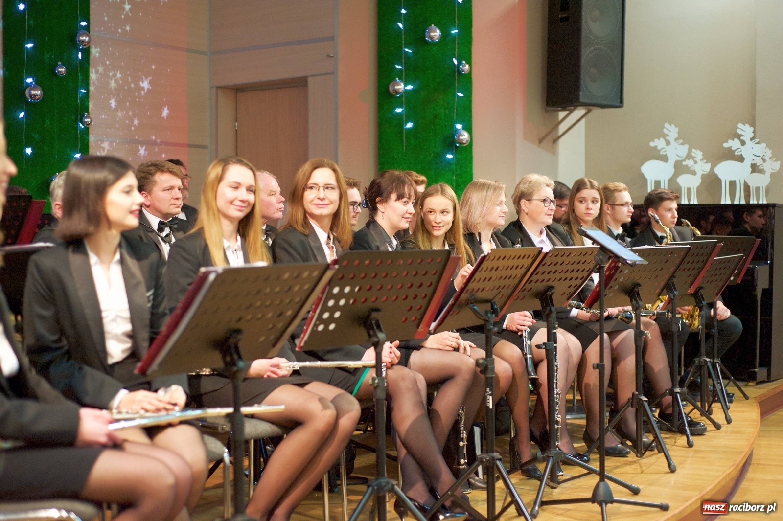 Zdjęcie w galerii na portalu naszraciborz.pl: Na świątecznym kiermaszu w Tworkowie wiadomości z regionu