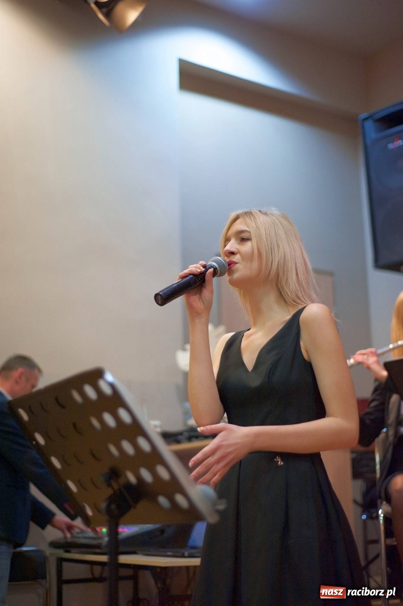 Zdjęcie w galerii na portalu naszraciborz.pl: Na świątecznym kiermaszu w Tworkowie wiadomości z regionu