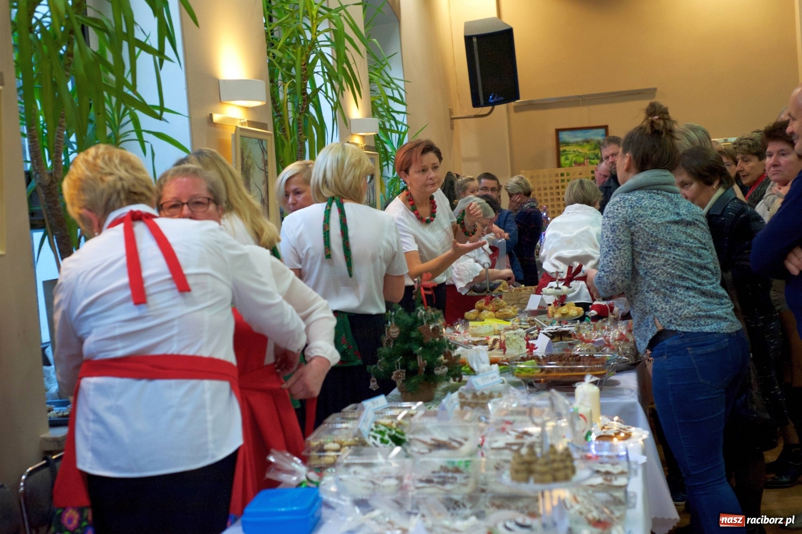 Zdjęcie w galerii na portalu naszraciborz.pl: Na świątecznym kiermaszu w Tworkowie wiadomości z regionu