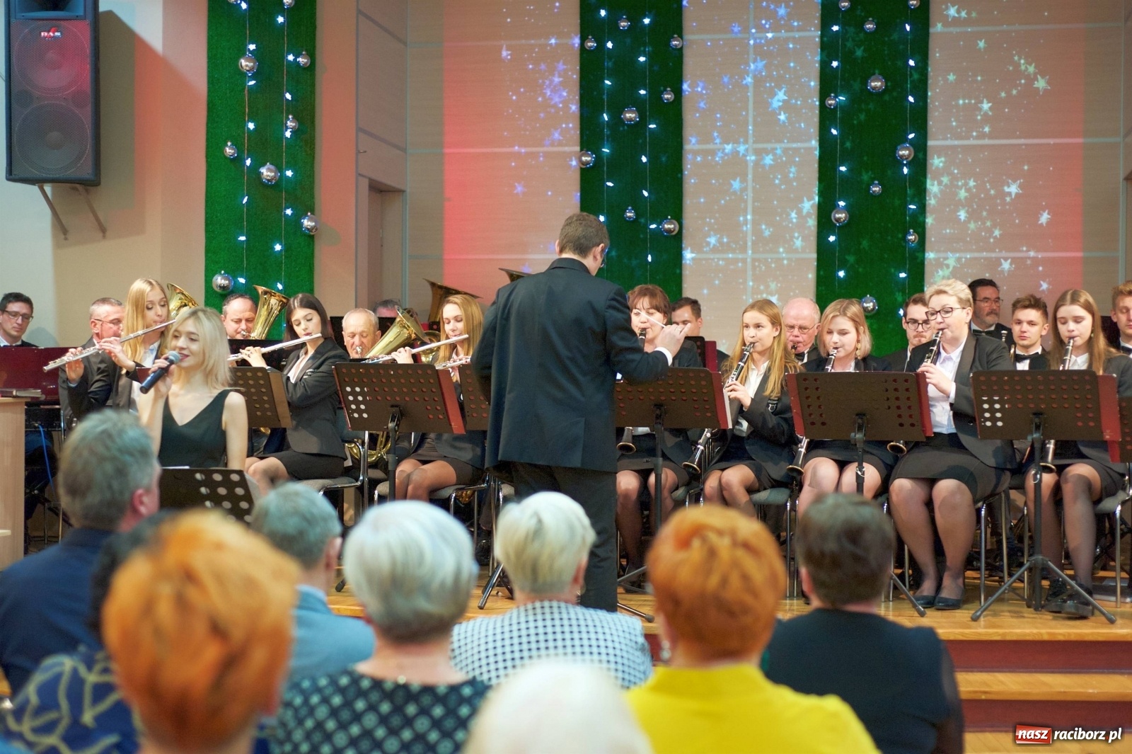Zdjęcie w galerii na portalu naszraciborz.pl: Na świątecznym kiermaszu w Tworkowie wiadomości z regionu