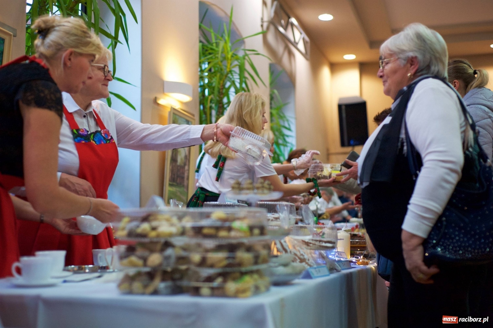 Zdjęcie w galerii na portalu naszraciborz.pl: Na świątecznym kiermaszu w Tworkowie wiadomości z regionu