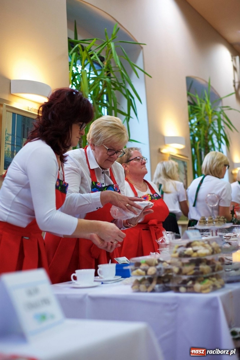 Zdjęcie w galerii na portalu naszraciborz.pl: Na świątecznym kiermaszu w Tworkowie wiadomości z regionu