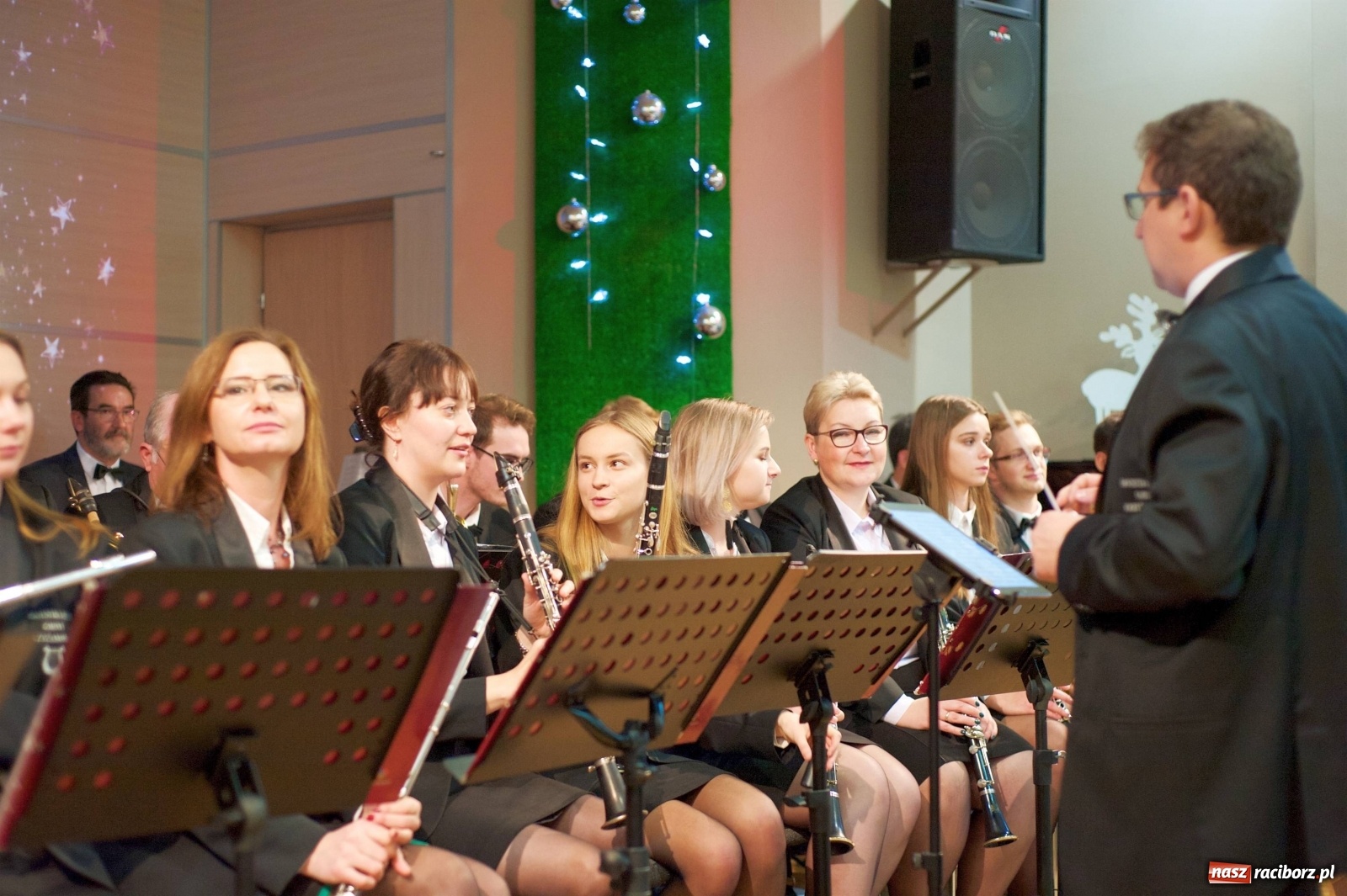 Zdjęcie w galerii na portalu naszraciborz.pl: Na świątecznym kiermaszu w Tworkowie wiadomości z regionu