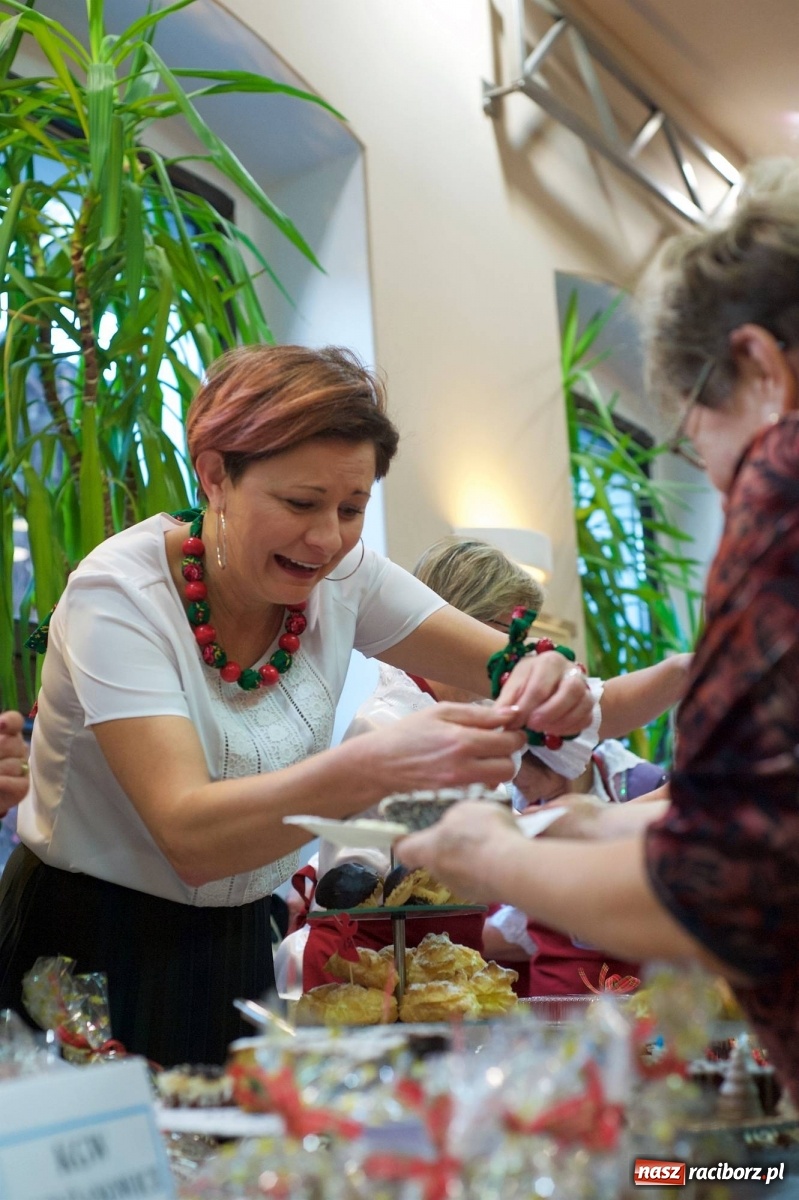 Zdjęcie w galerii na portalu naszraciborz.pl: Na świątecznym kiermaszu w Tworkowie wiadomości z regionu