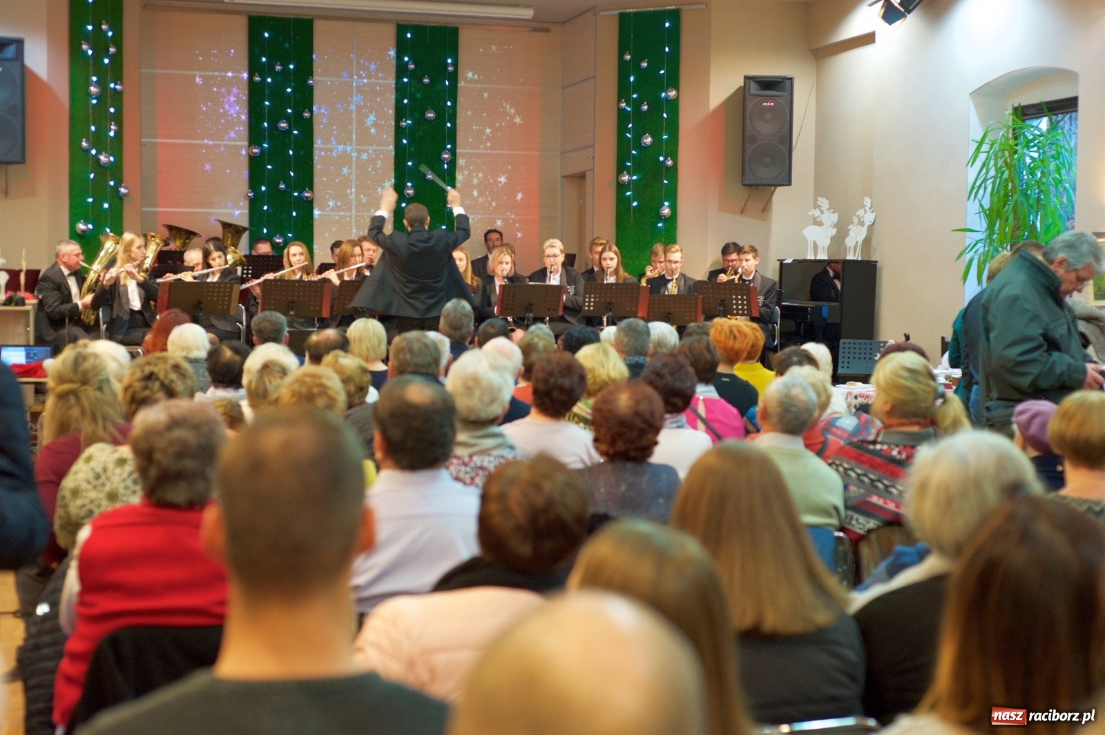 Zdjęcie w galerii na portalu naszraciborz.pl: Na świątecznym kiermaszu w Tworkowie wiadomości z regionu