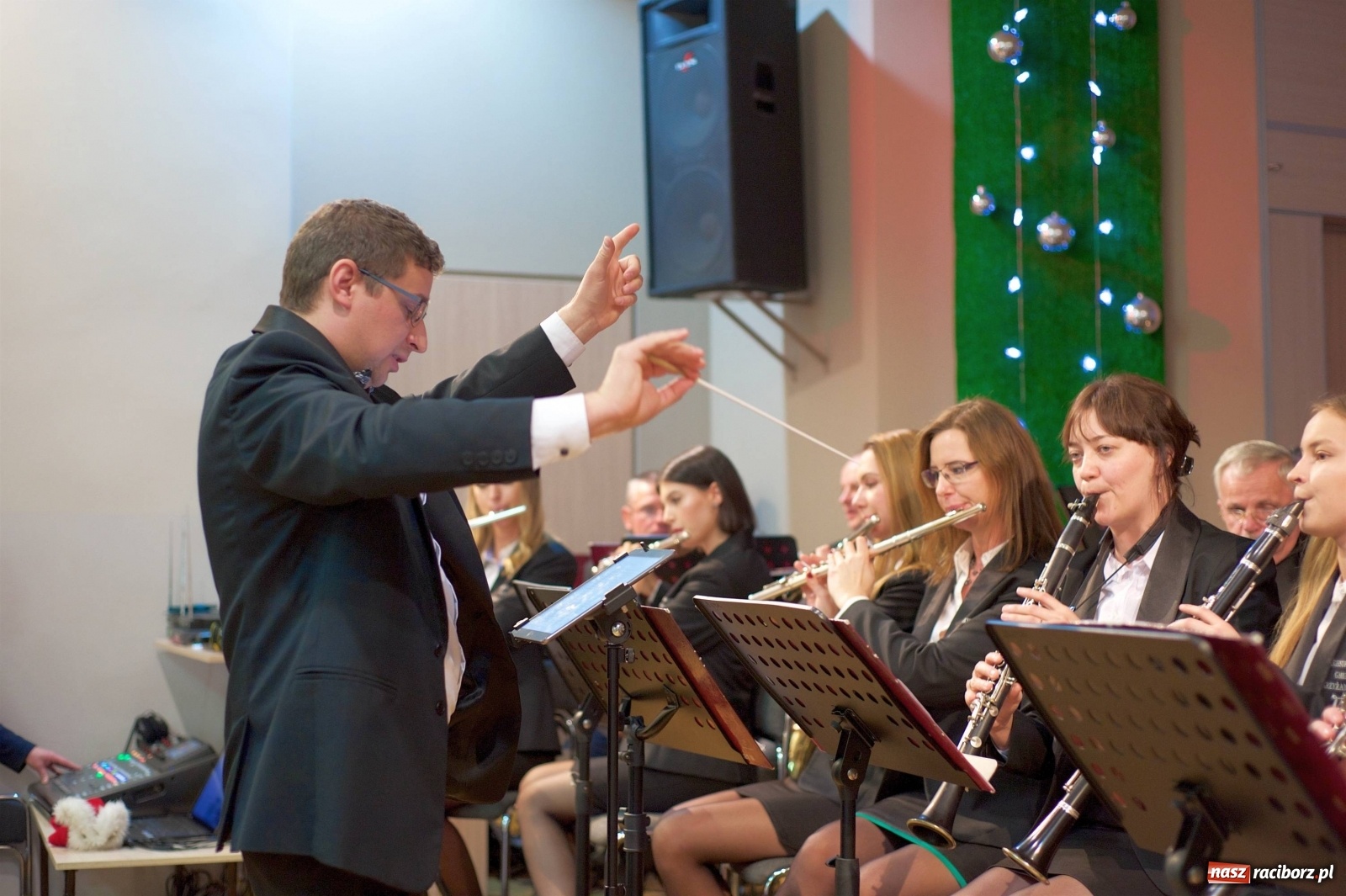 Zdjęcie w galerii na portalu naszraciborz.pl: Na świątecznym kiermaszu w Tworkowie wiadomości z regionu