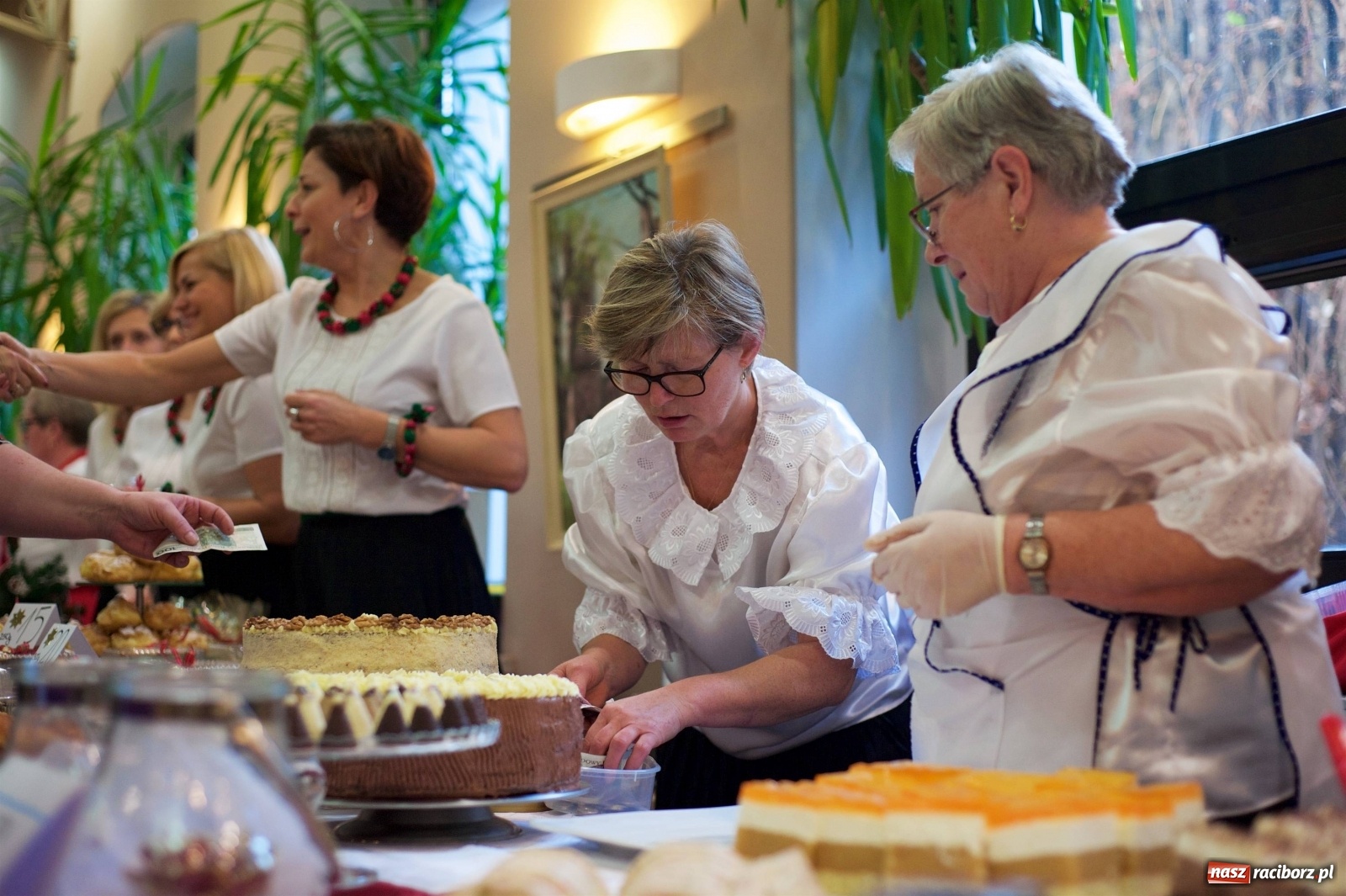 Zdjęcie w galerii na portalu naszraciborz.pl: Na świątecznym kiermaszu w Tworkowie wiadomości z regionu