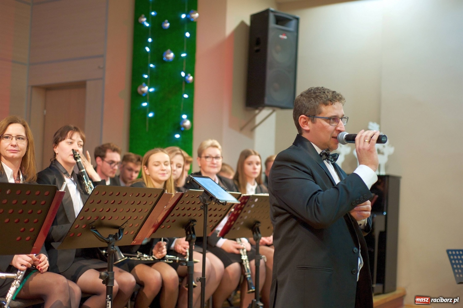 Zdjęcie w galerii na portalu naszraciborz.pl: Na świątecznym kiermaszu w Tworkowie wiadomości z regionu
