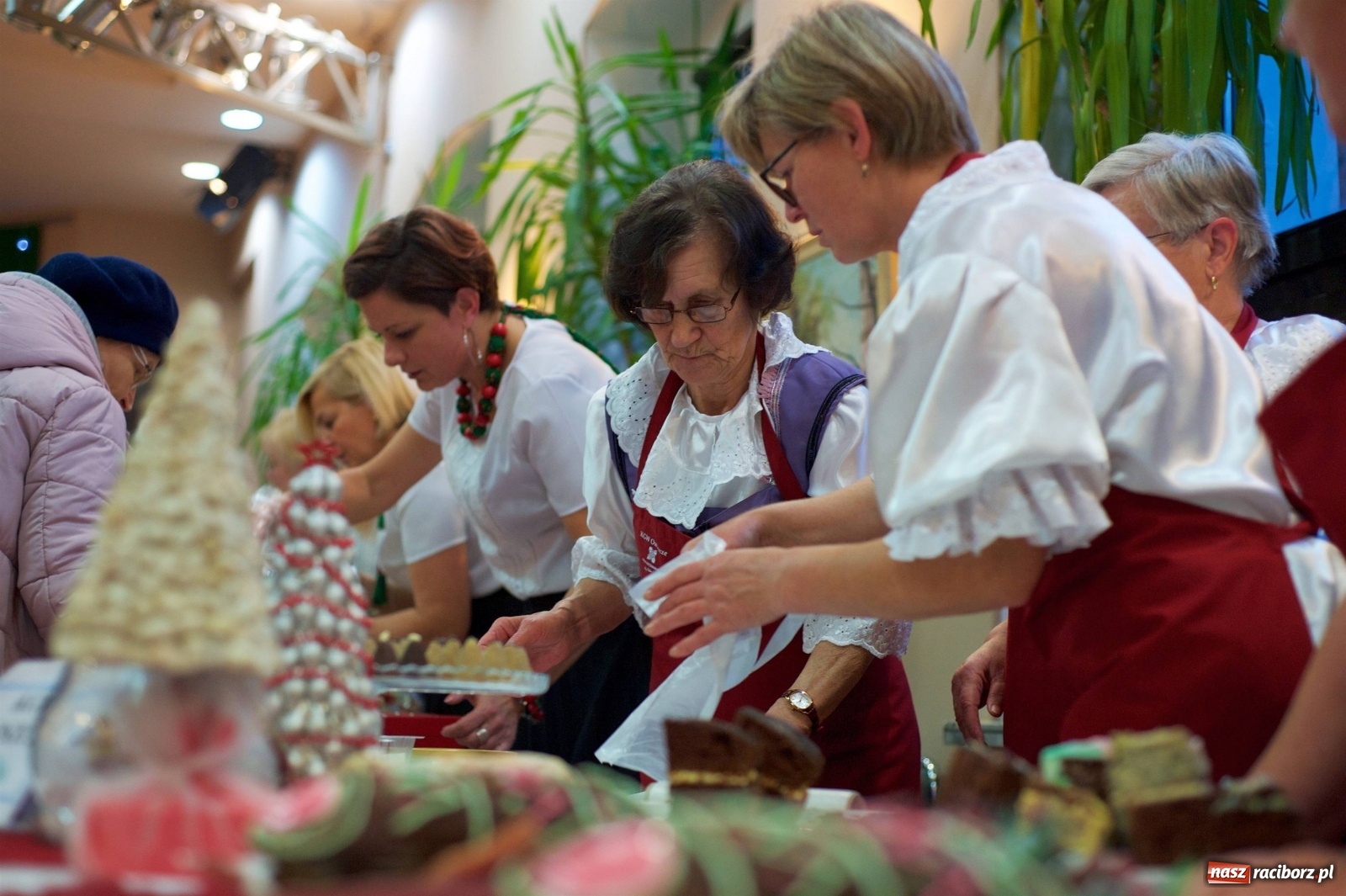 Zdjęcie w galerii na portalu naszraciborz.pl: Na świątecznym kiermaszu w Tworkowie wiadomości z regionu