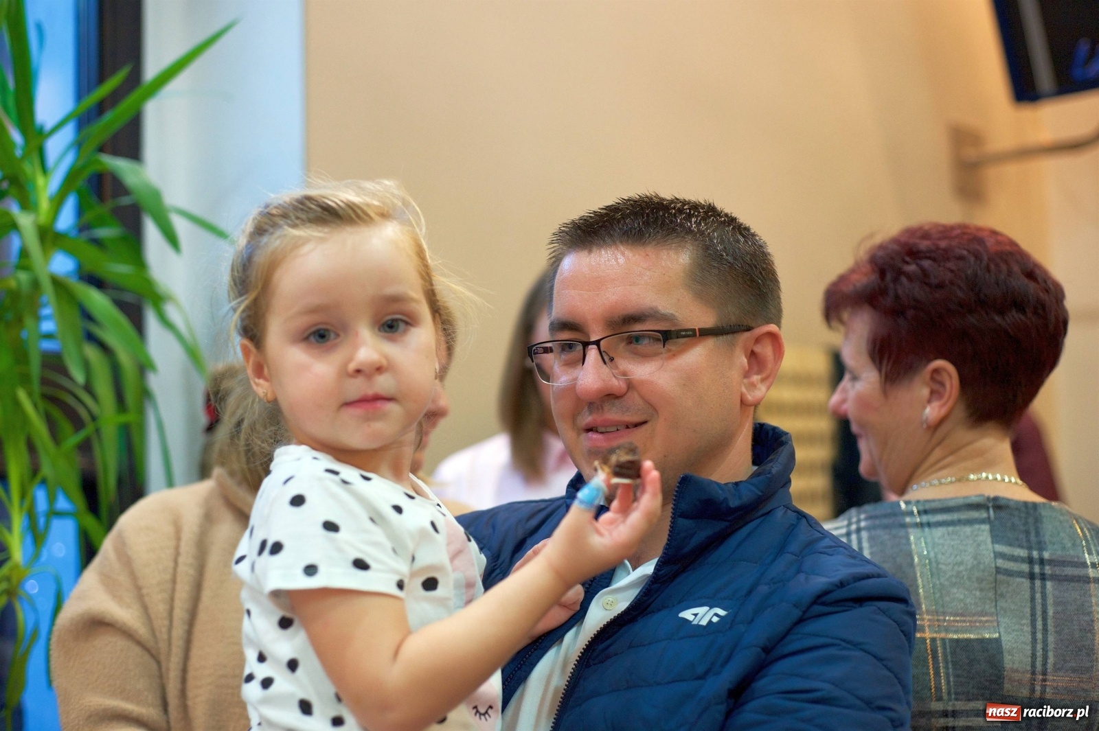 Zdjęcie w galerii na portalu naszraciborz.pl: Na świątecznym kiermaszu w Tworkowie wiadomości z regionu