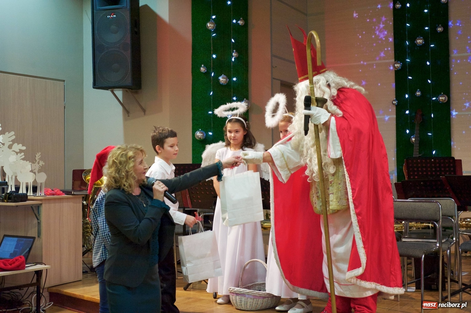Zdjęcie w galerii na portalu naszraciborz.pl: Na świątecznym kiermaszu w Tworkowie wiadomości z regionu