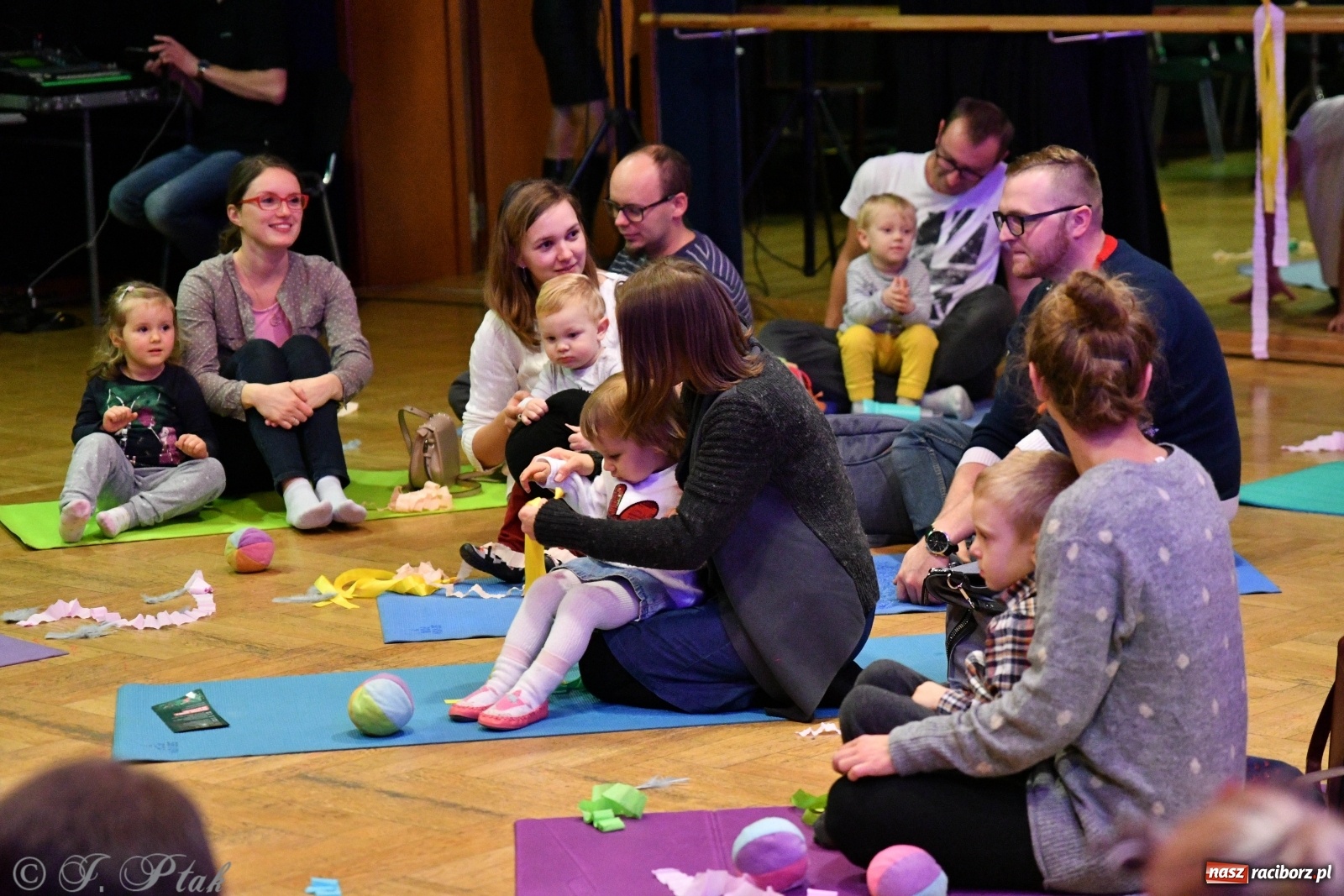 Zdjęcie w galerii na portalu naszraciborz.pl: Zabawy z bałwankiem Bembenkiem, czyli Maluchy w krainie dźwięku [FOTO] wiadomości z regionu