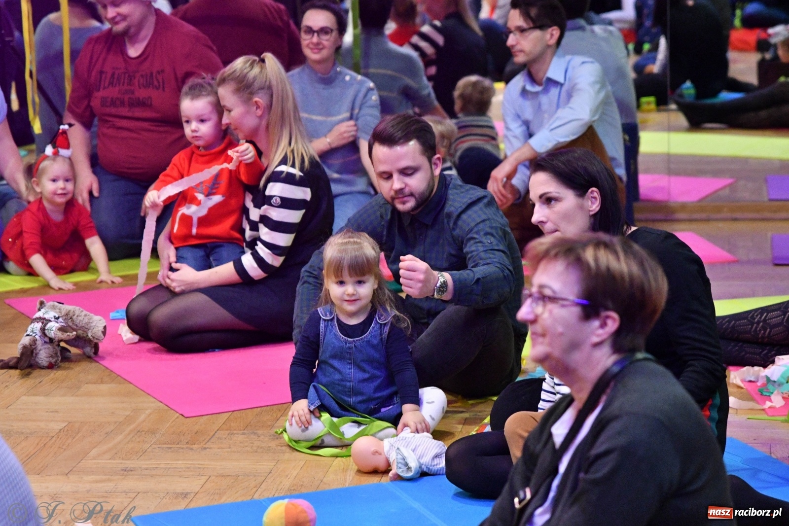 Zdjęcie w galerii na portalu naszraciborz.pl: Zabawy z bałwankiem Bembenkiem, czyli Maluchy w krainie dźwięku [FOTO] wiadomości z regionu
