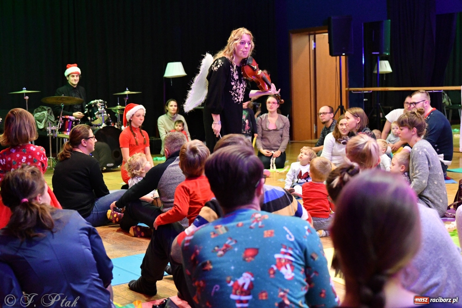 Zdjęcie w galerii na portalu naszraciborz.pl: Zabawy z bałwankiem Bembenkiem, czyli Maluchy w krainie dźwięku [FOTO] wiadomości z regionu