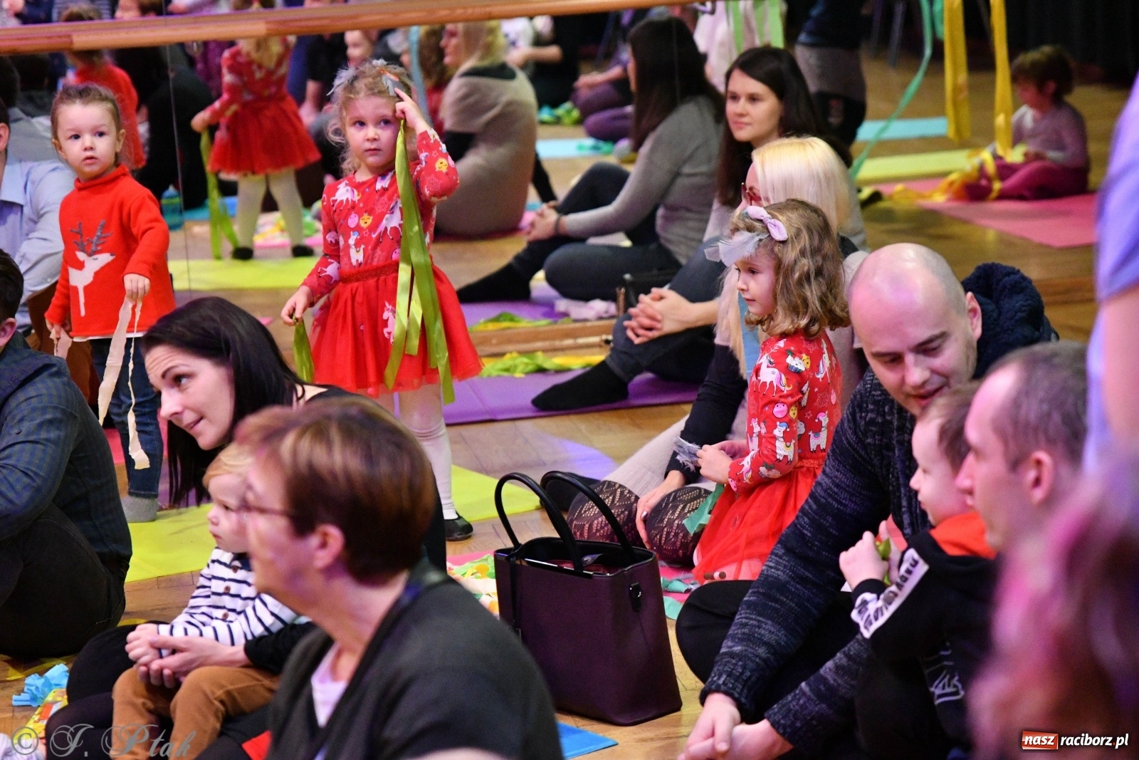 Zdjęcie w galerii na portalu naszraciborz.pl: Zabawy z bałwankiem Bembenkiem, czyli Maluchy w krainie dźwięku [FOTO] wiadomości z regionu