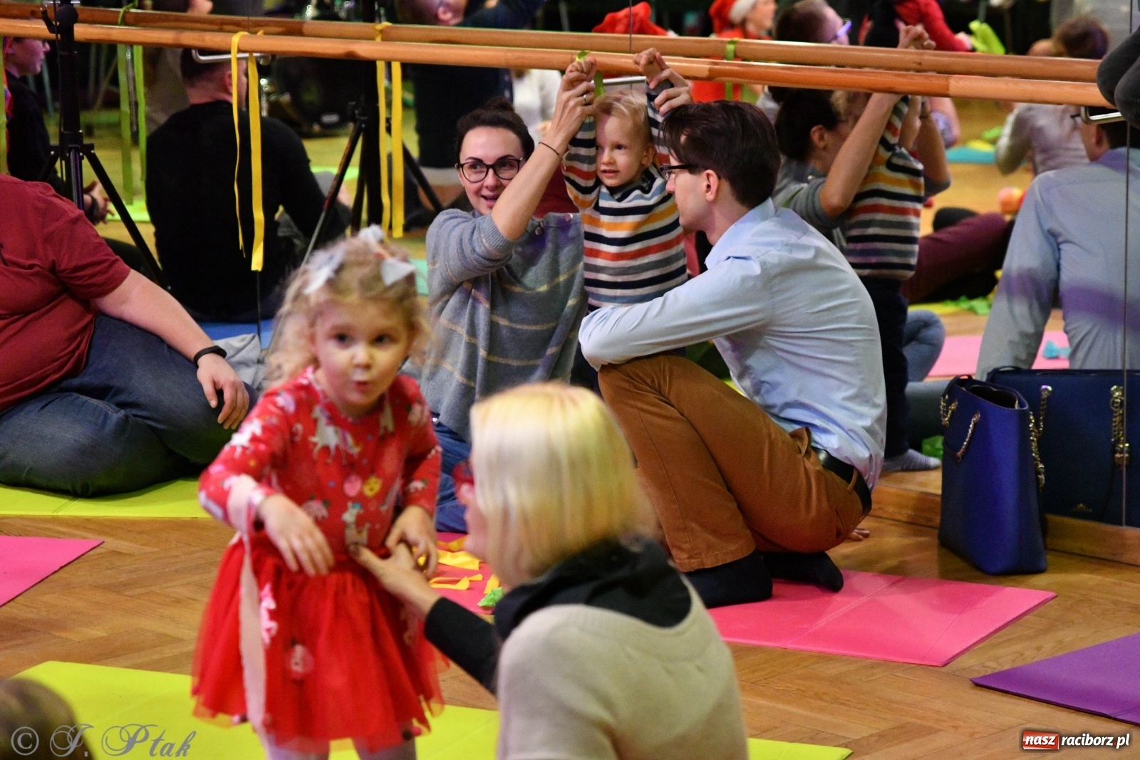 Zdjęcie w galerii na portalu naszraciborz.pl: Zabawy z bałwankiem Bembenkiem, czyli Maluchy w krainie dźwięku [FOTO] wiadomości z regionu