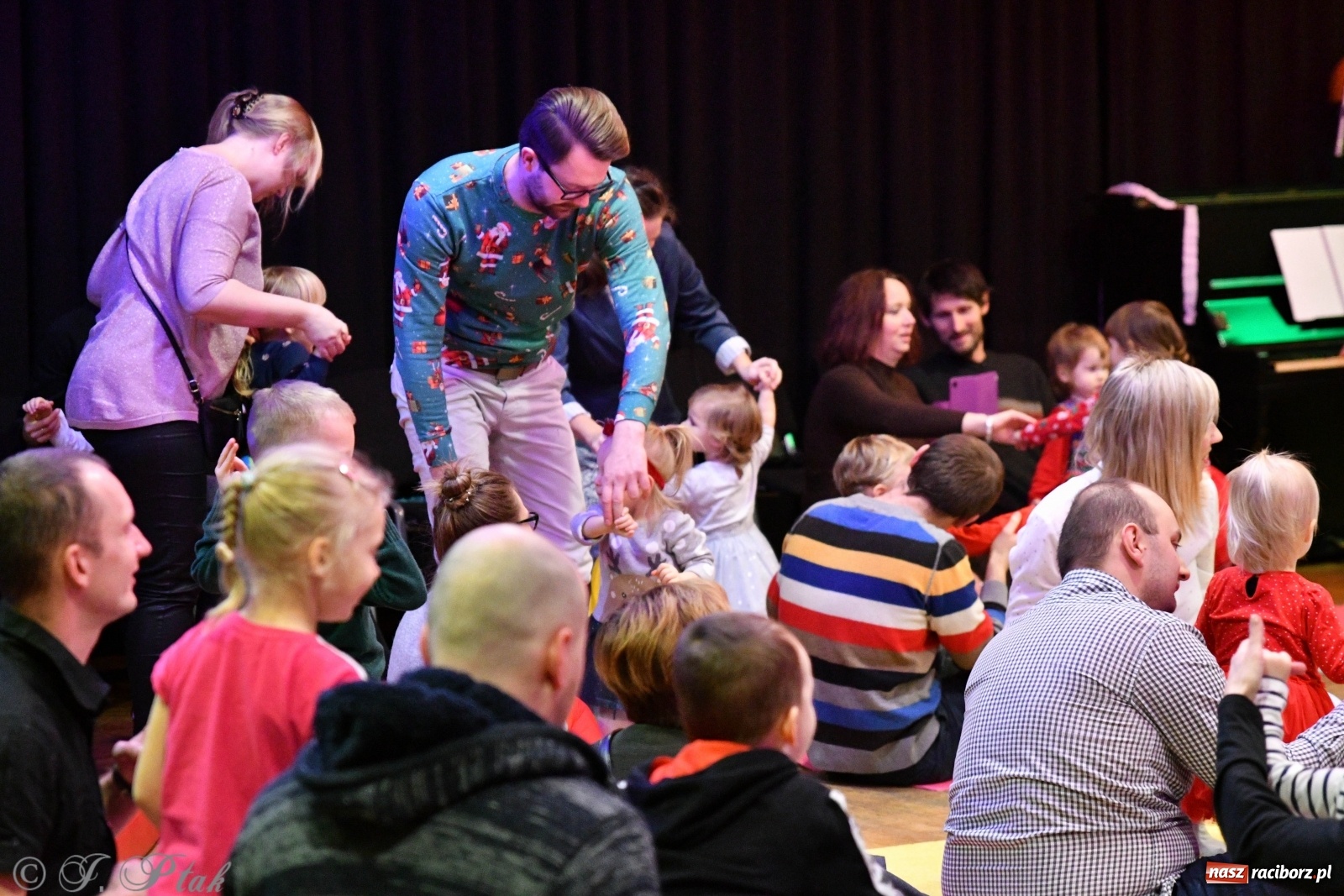 Zdjęcie w galerii na portalu naszraciborz.pl: Zabawy z bałwankiem Bembenkiem, czyli Maluchy w krainie dźwięku [FOTO] wiadomości z regionu