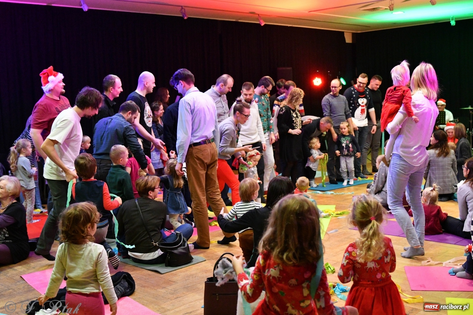 Zdjęcie w galerii na portalu naszraciborz.pl: Zabawy z bałwankiem Bembenkiem, czyli Maluchy w krainie dźwięku [FOTO] wiadomości z regionu