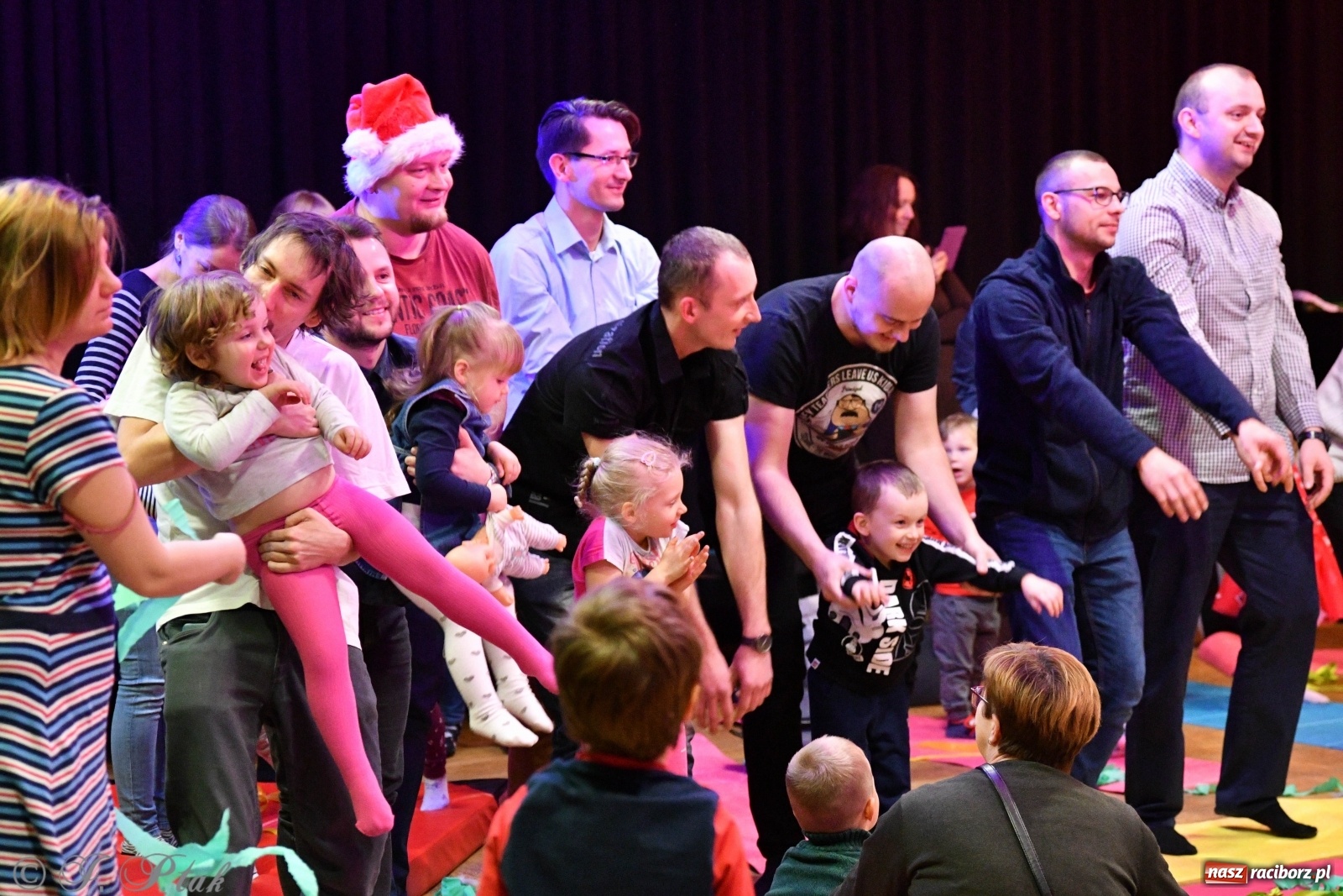 Zdjęcie w galerii na portalu naszraciborz.pl: Zabawy z bałwankiem Bembenkiem, czyli Maluchy w krainie dźwięku [FOTO] wiadomości z regionu