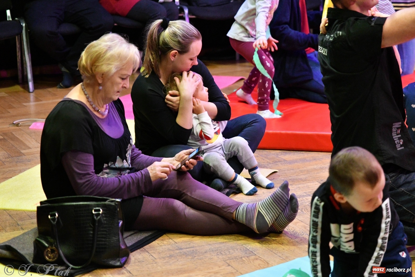Zdjęcie w galerii na portalu naszraciborz.pl: Zabawy z bałwankiem Bembenkiem, czyli Maluchy w krainie dźwięku [FOTO] wiadomości z regionu