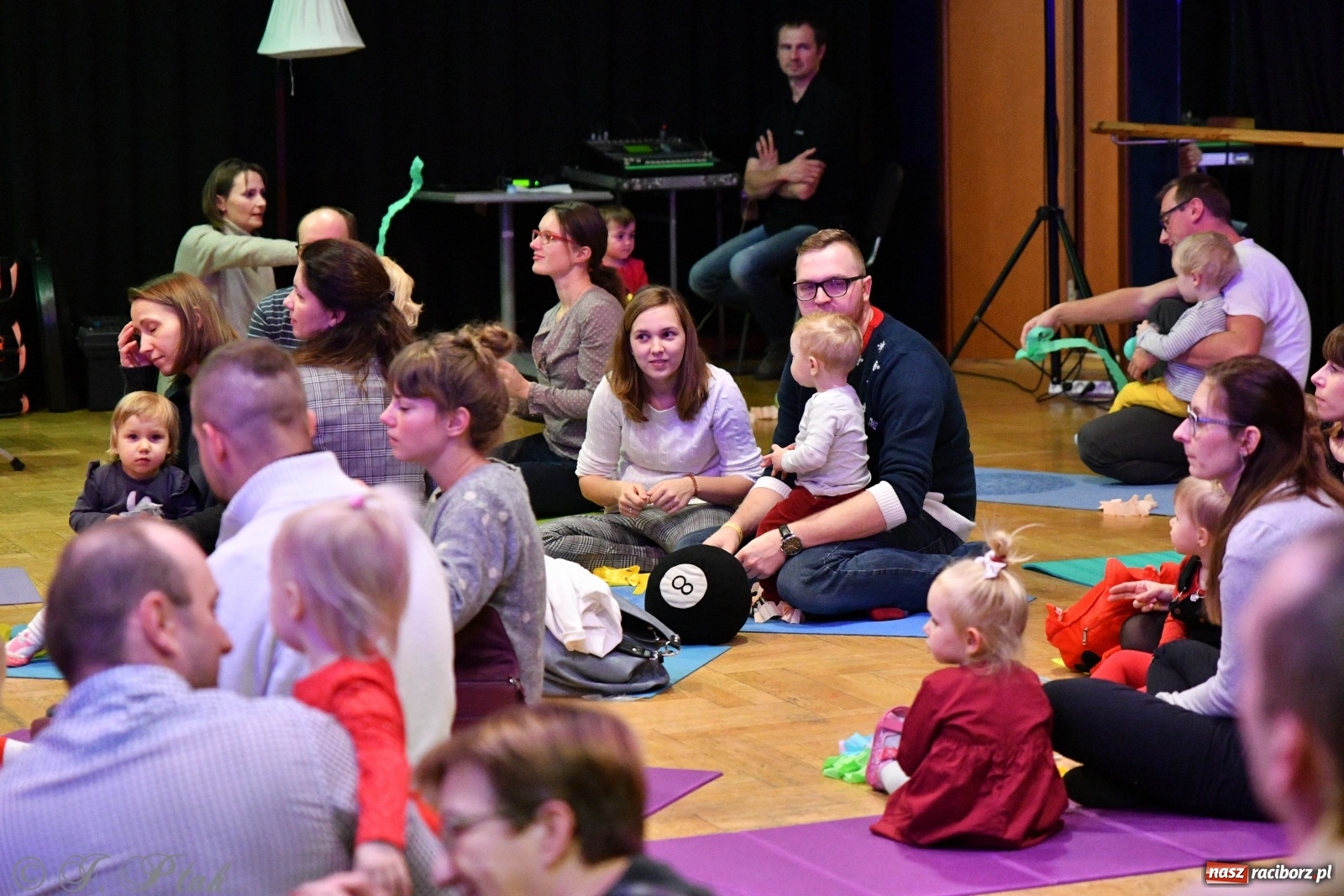 Zdjęcie w galerii na portalu naszraciborz.pl: Zabawy z bałwankiem Bembenkiem, czyli Maluchy w krainie dźwięku [FOTO] wiadomości z regionu
