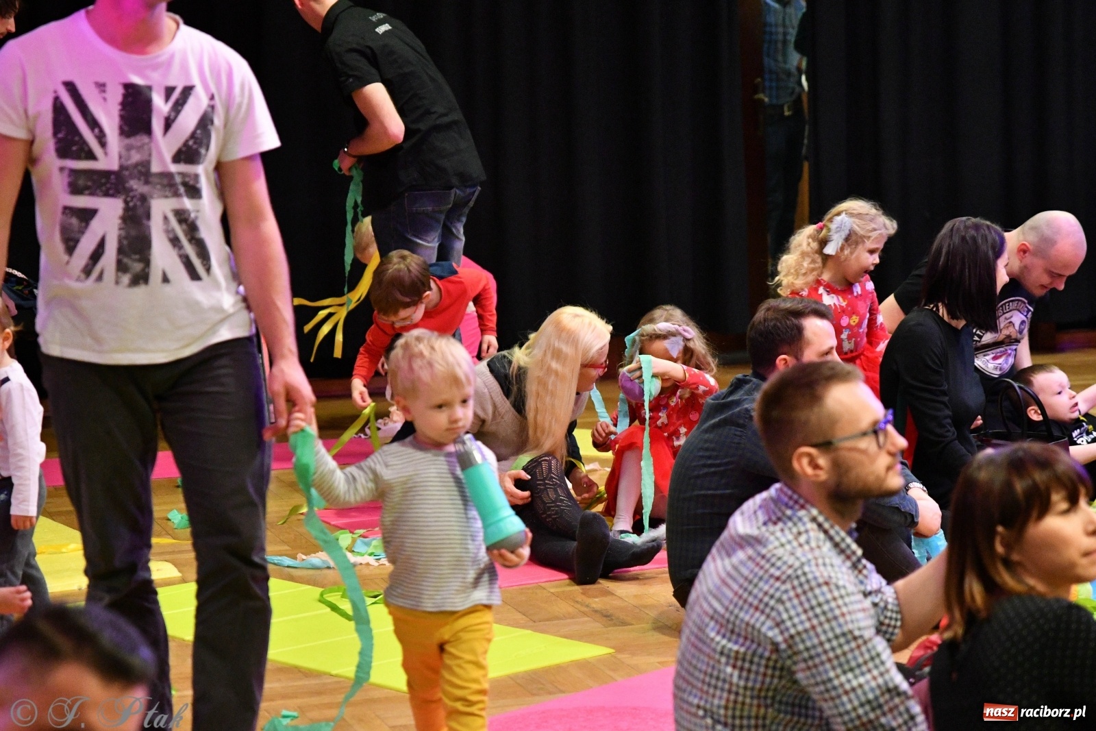 Zdjęcie w galerii na portalu naszraciborz.pl: Zabawy z bałwankiem Bembenkiem, czyli Maluchy w krainie dźwięku [FOTO] wiadomości z regionu
