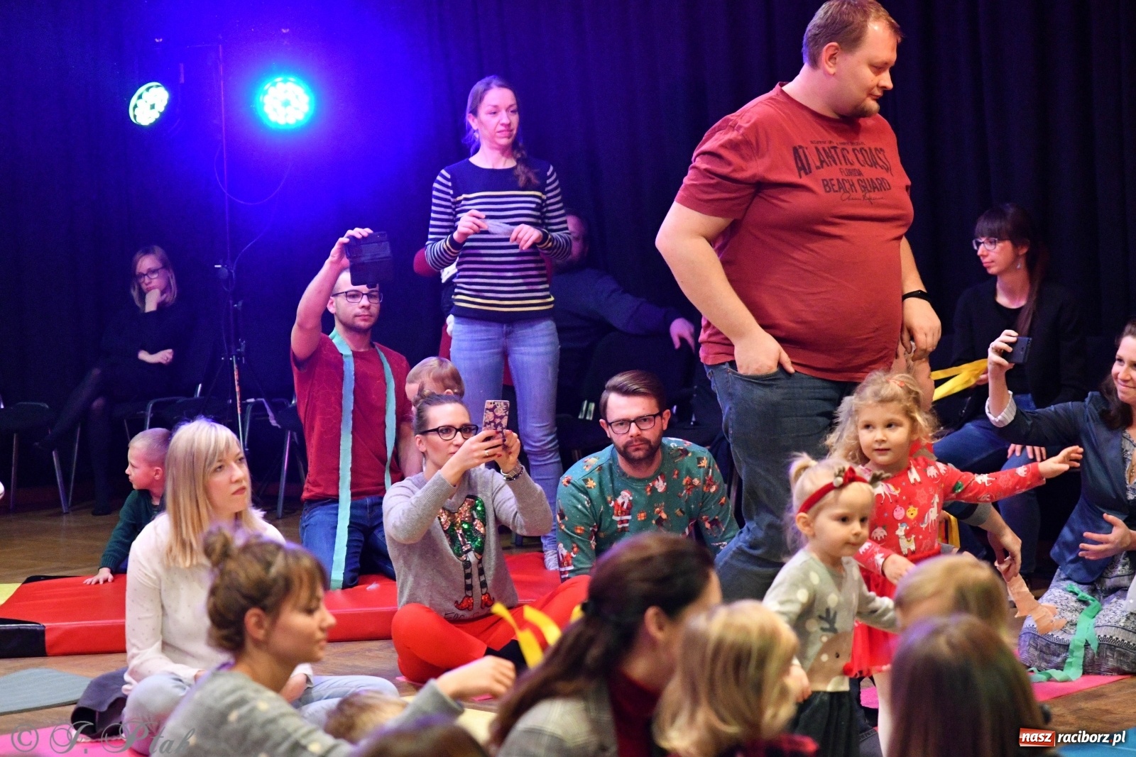 Zdjęcie w galerii na portalu naszraciborz.pl: Zabawy z bałwankiem Bembenkiem, czyli Maluchy w krainie dźwięku [FOTO] wiadomości z regionu