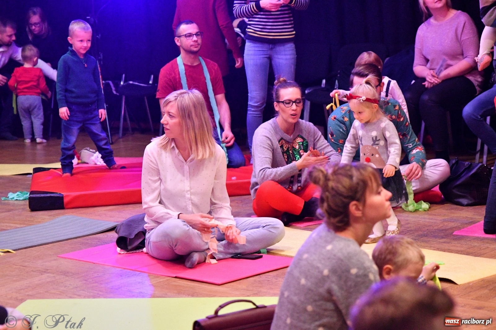 Zdjęcie w galerii na portalu naszraciborz.pl: Zabawy z bałwankiem Bembenkiem, czyli Maluchy w krainie dźwięku [FOTO] wiadomości z regionu