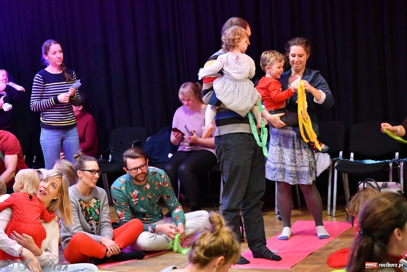 Zdjęcie w galerii na portalu naszraciborz.pl: Zabawy z bałwankiem Bembenkiem, czyli Maluchy w krainie dźwięku [FOTO] wiadomości z regionu