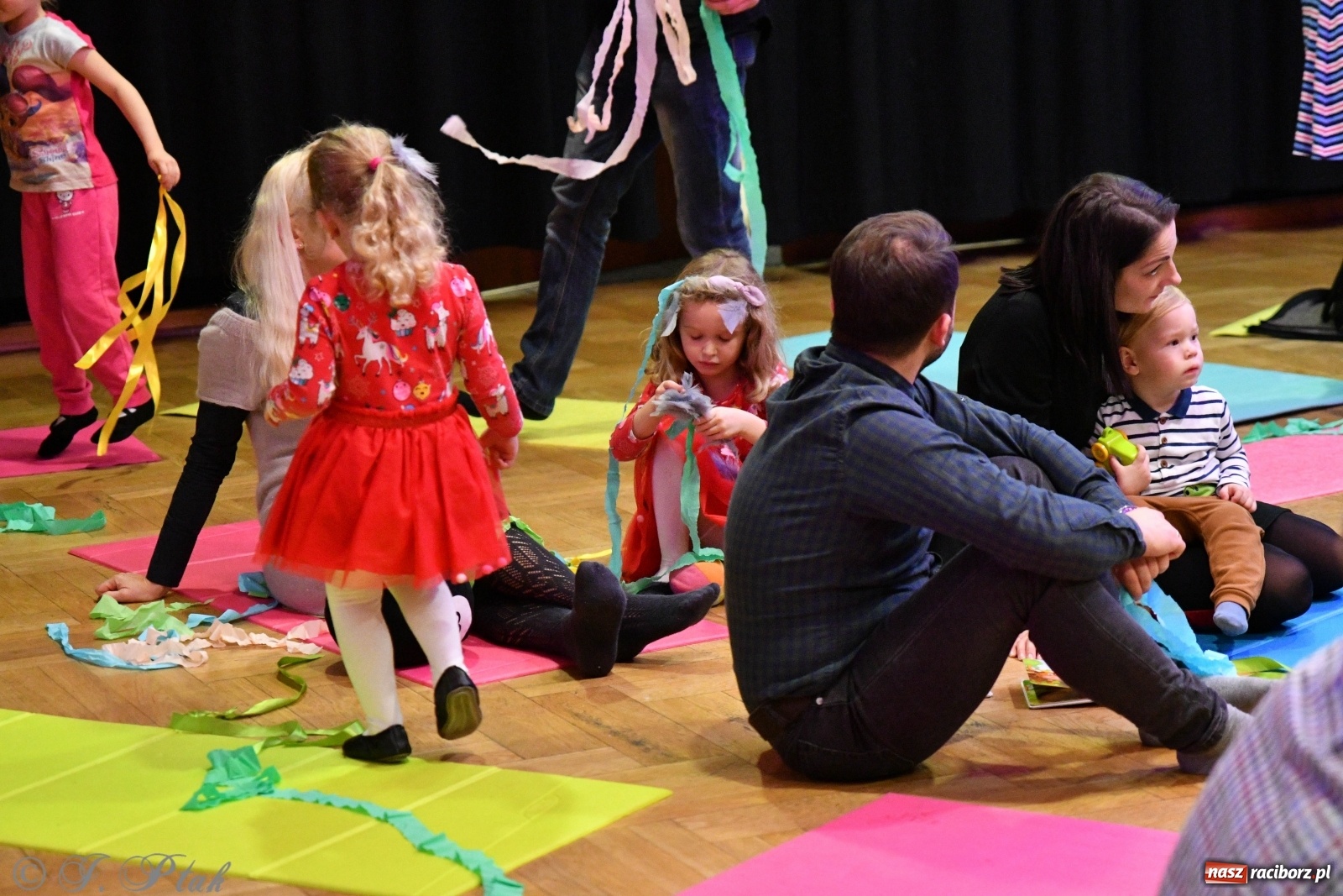 Zdjęcie w galerii na portalu naszraciborz.pl: Zabawy z bałwankiem Bembenkiem, czyli Maluchy w krainie dźwięku [FOTO] wiadomości z regionu