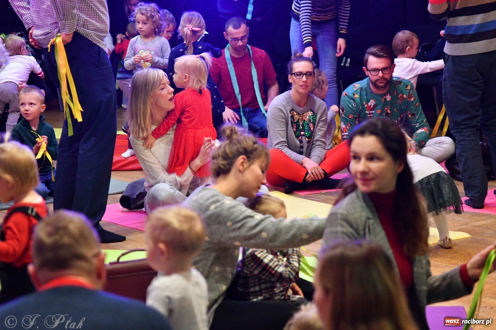 Zdjęcie w galerii na portalu naszraciborz.pl: Zabawy z bałwankiem Bembenkiem, czyli Maluchy w krainie dźwięku [FOTO] wiadomości z regionu
