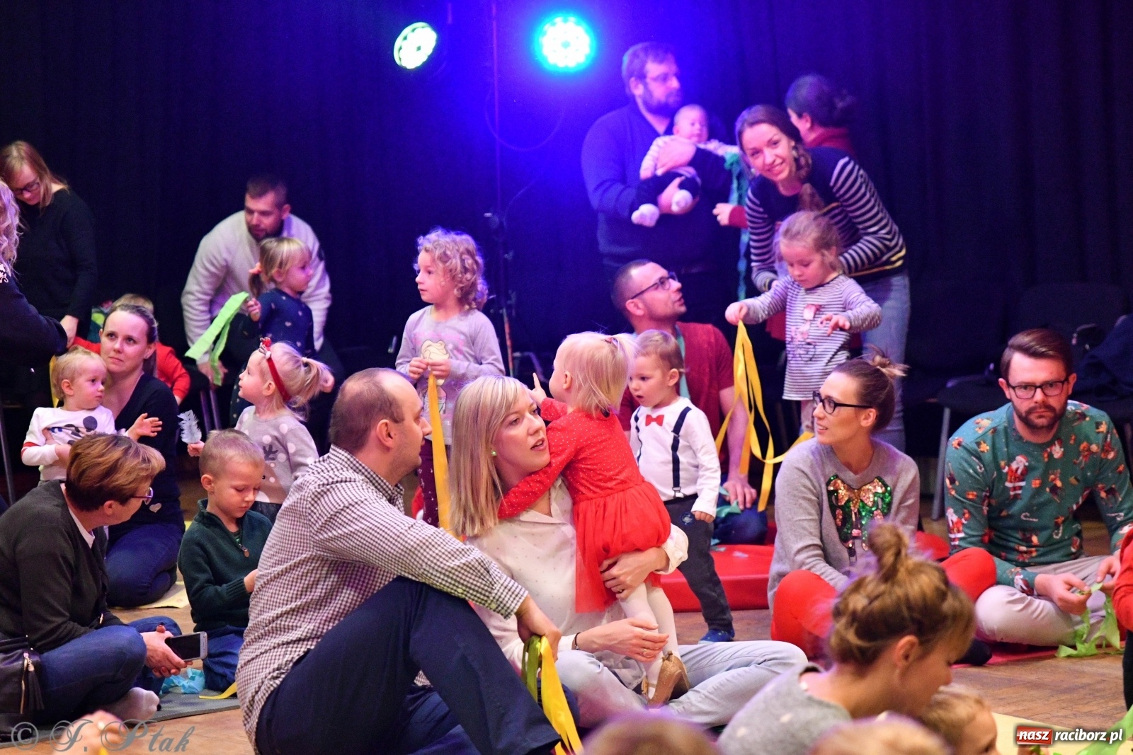 Zdjęcie w galerii na portalu naszraciborz.pl: Zabawy z bałwankiem Bembenkiem, czyli Maluchy w krainie dźwięku [FOTO] wiadomości z regionu