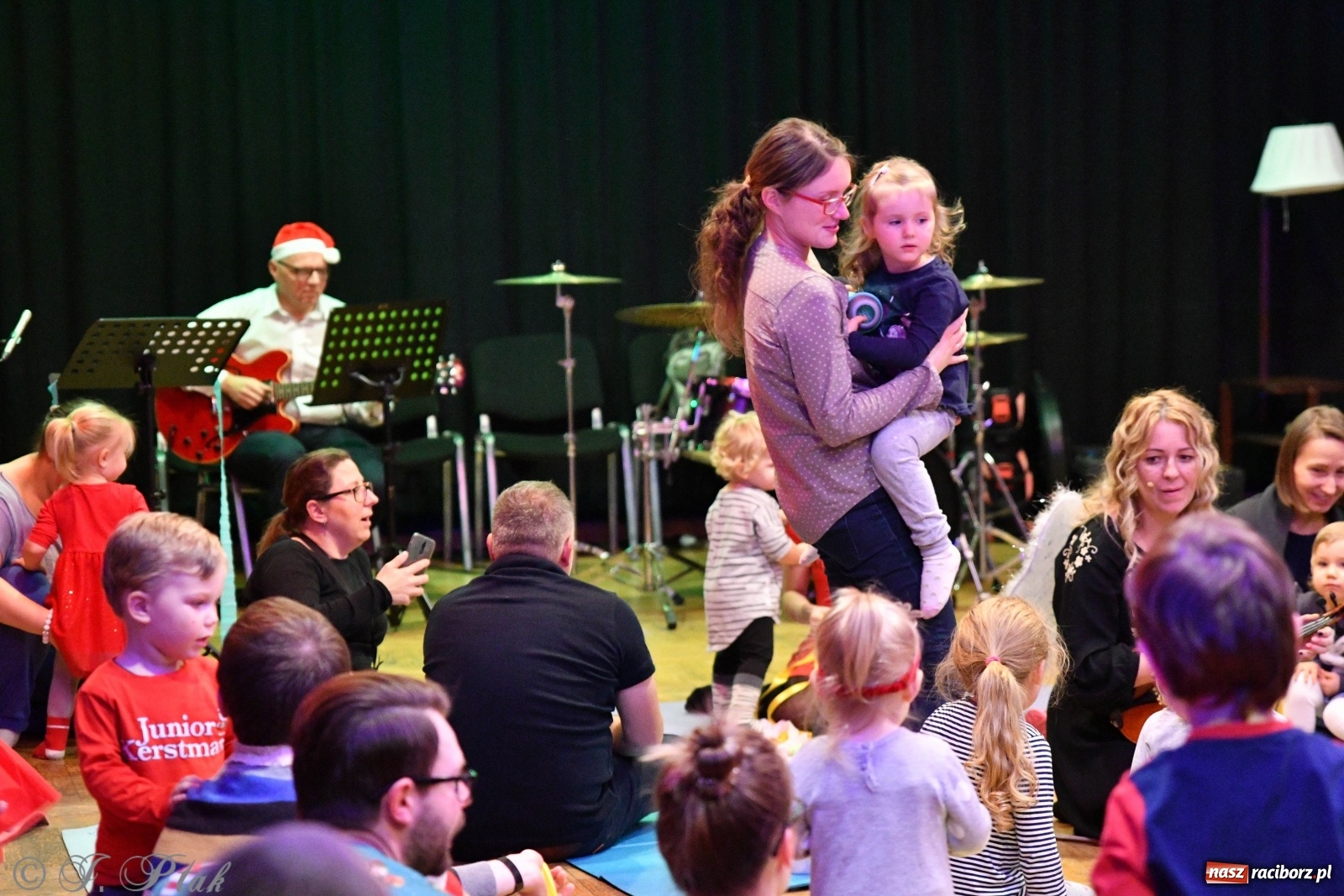 Zdjęcie w galerii na portalu naszraciborz.pl: Zabawy z bałwankiem Bembenkiem, czyli Maluchy w krainie dźwięku [FOTO] wiadomości z regionu