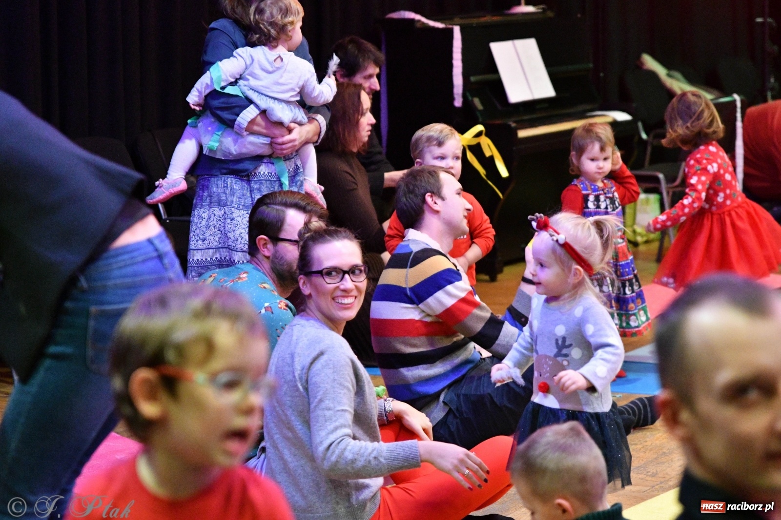 Zdjęcie w galerii na portalu naszraciborz.pl: Zabawy z bałwankiem Bembenkiem, czyli Maluchy w krainie dźwięku [FOTO] wiadomości z regionu
