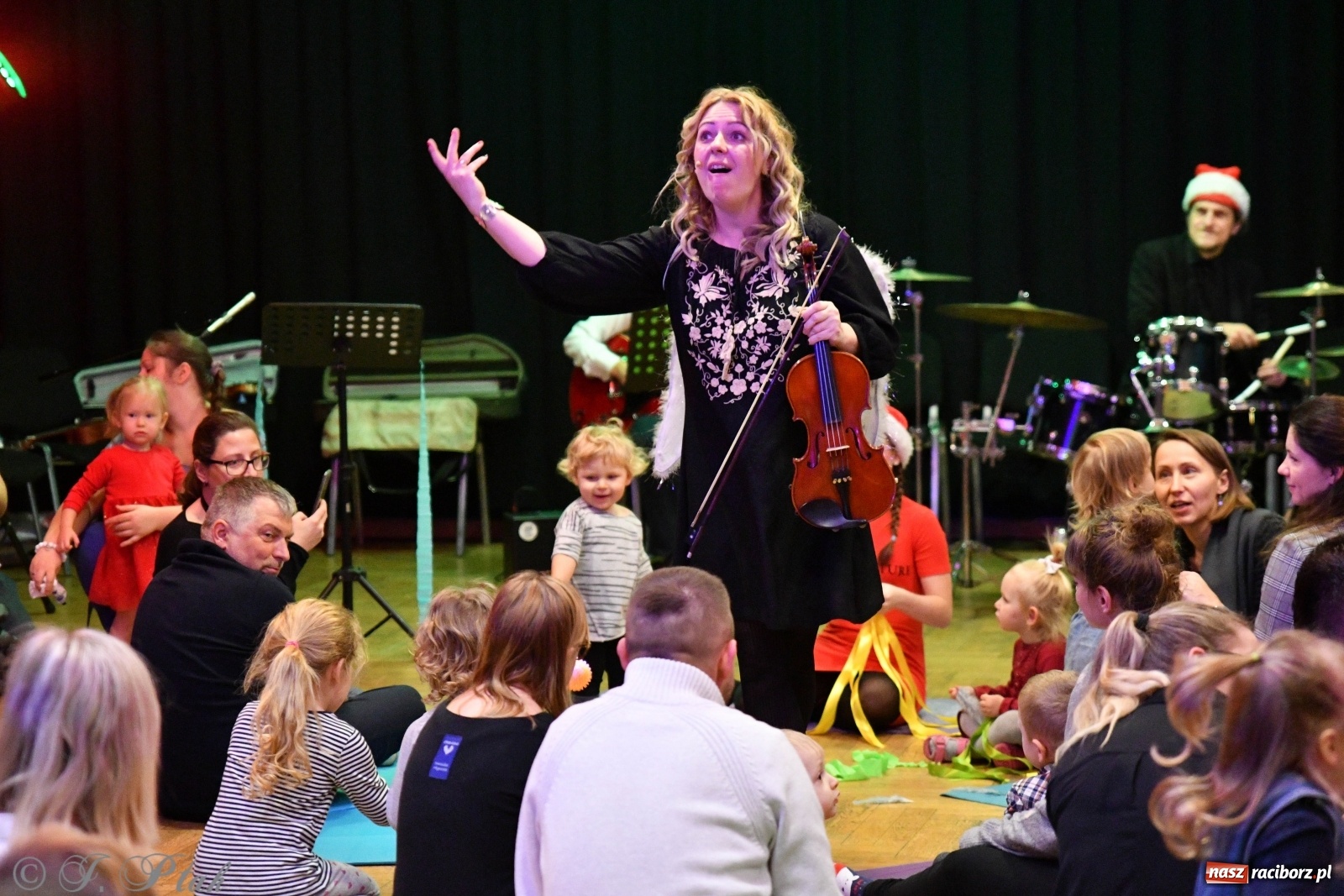 Zdjęcie w galerii na portalu naszraciborz.pl: Zabawy z bałwankiem Bembenkiem, czyli Maluchy w krainie dźwięku [FOTO] wiadomości z regionu