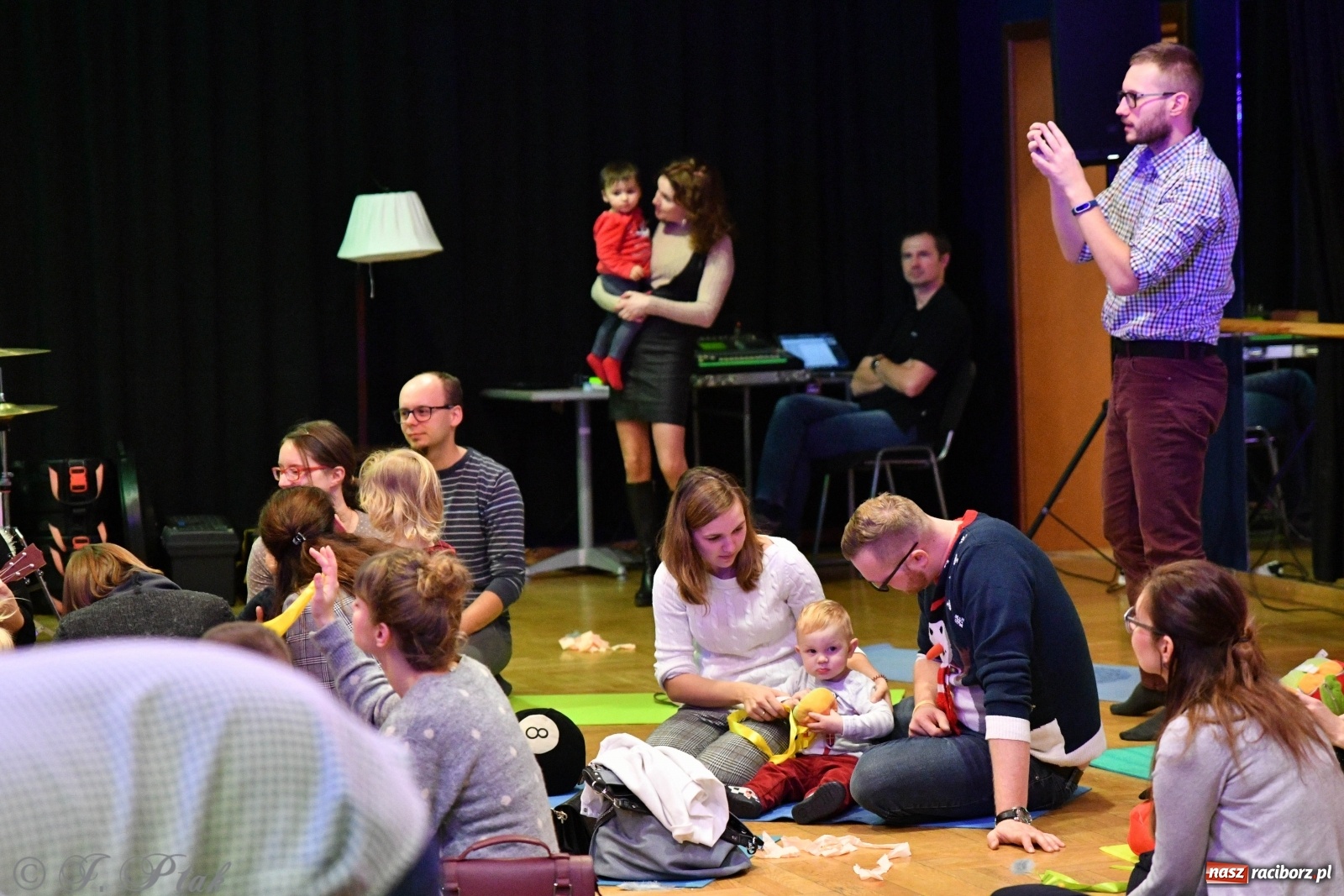 Zdjęcie w galerii na portalu naszraciborz.pl: Zabawy z bałwankiem Bembenkiem, czyli Maluchy w krainie dźwięku [FOTO] wiadomości z regionu