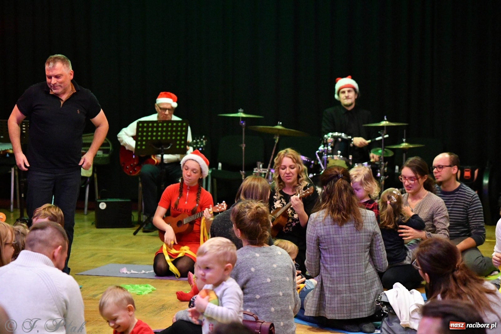 Zdjęcie w galerii na portalu naszraciborz.pl: Zabawy z bałwankiem Bembenkiem, czyli Maluchy w krainie dźwięku [FOTO] wiadomości z regionu